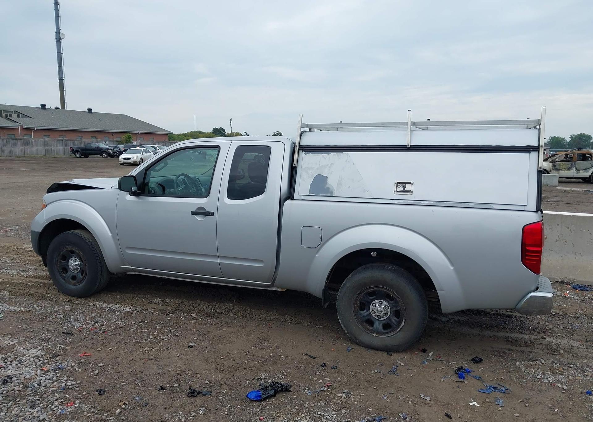 2015 NISSAN Frontier s