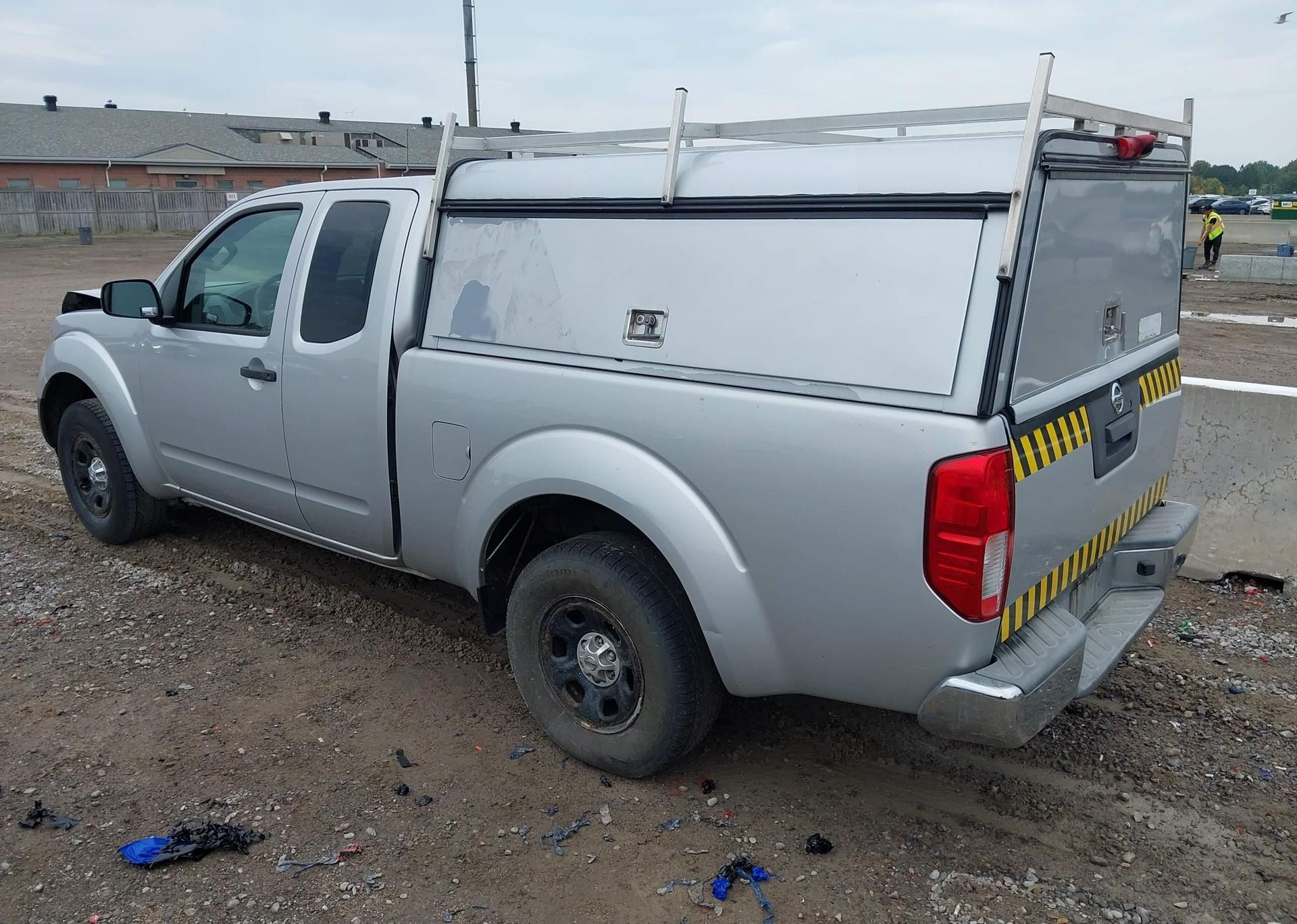 2015 NISSAN Frontier s