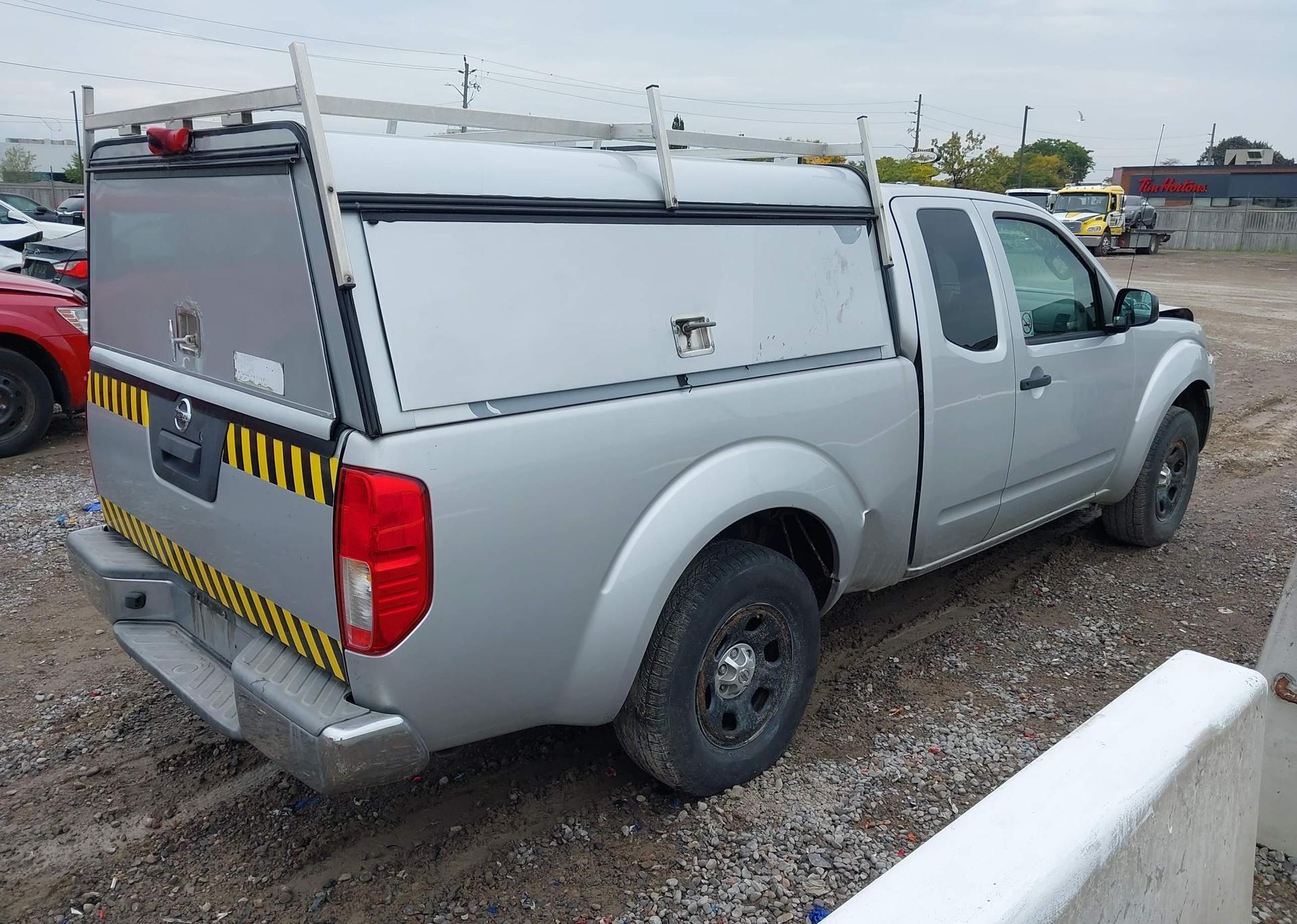 2015 NISSAN Frontier s