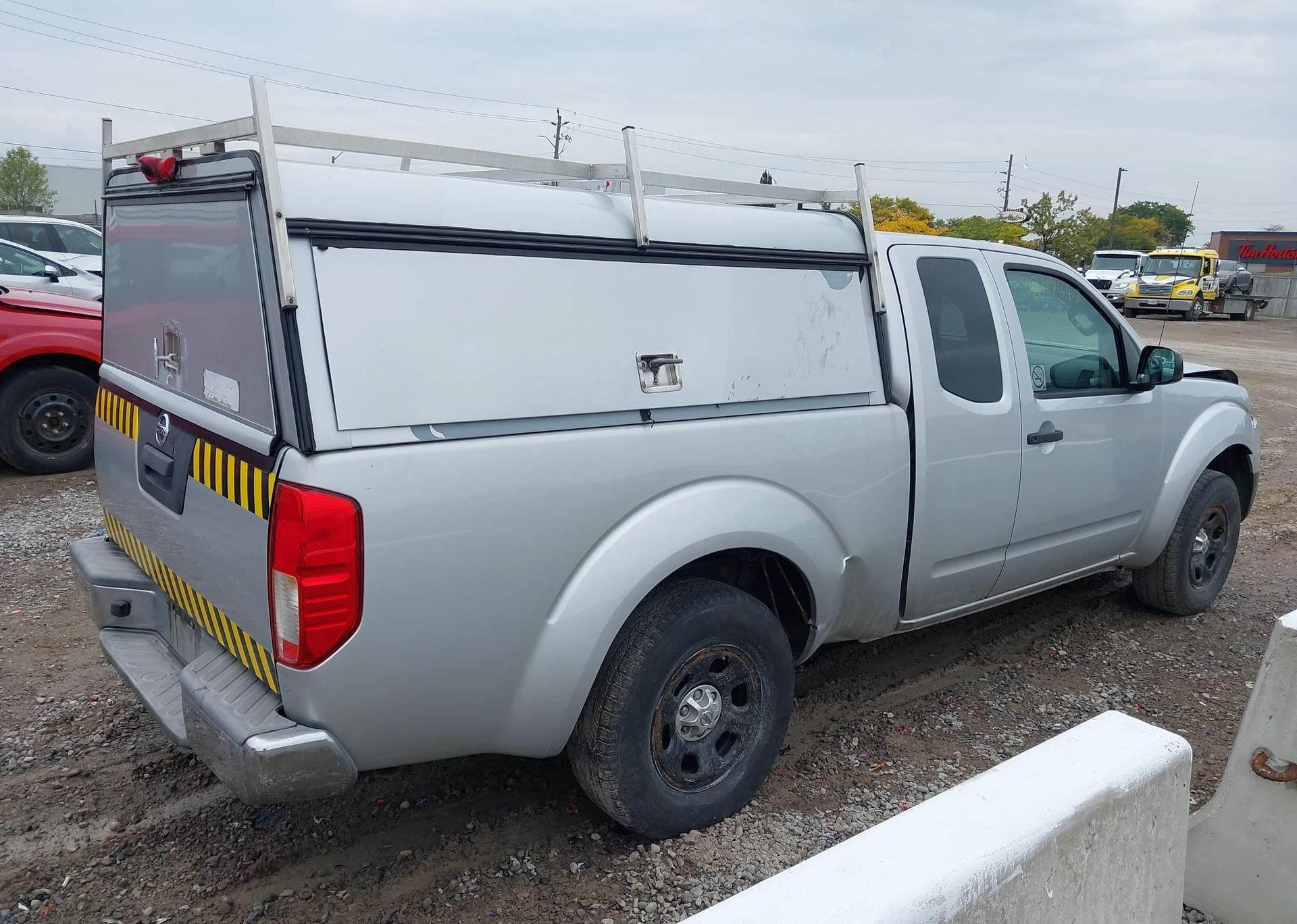 2015 NISSAN Frontier s