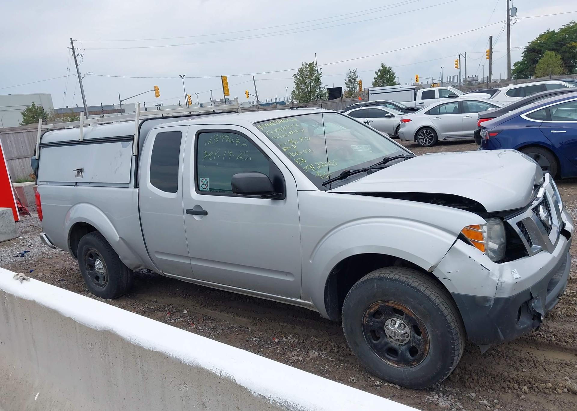 2015 NISSAN Frontier s