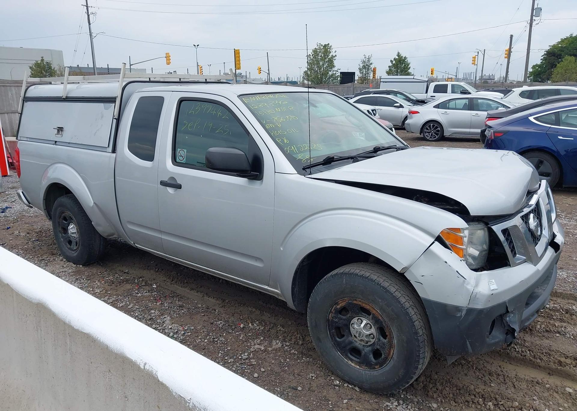 2015 NISSAN Frontier s