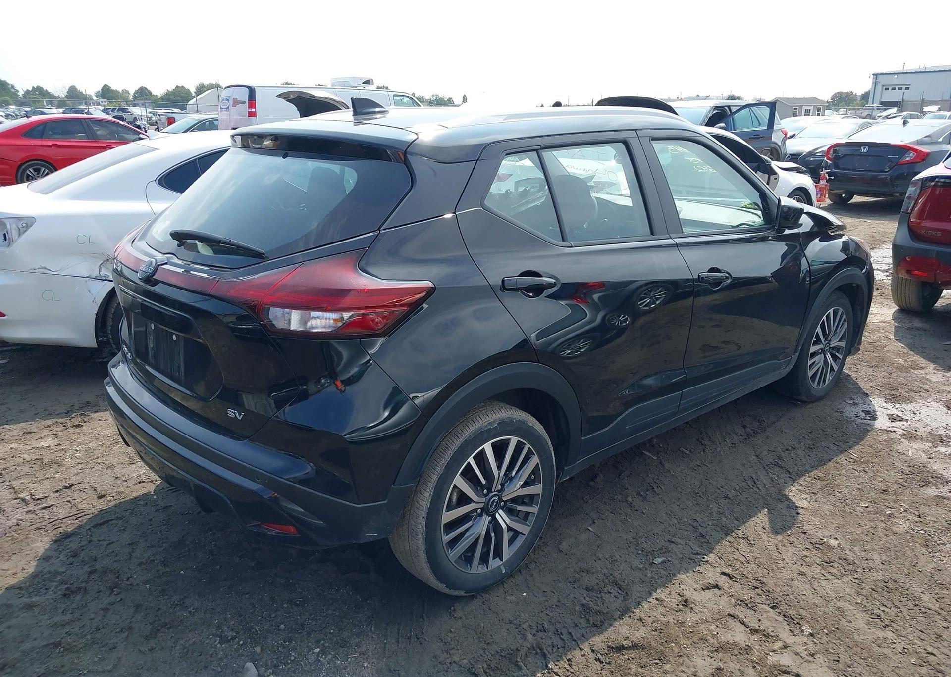 2024 NISSAN KICKS