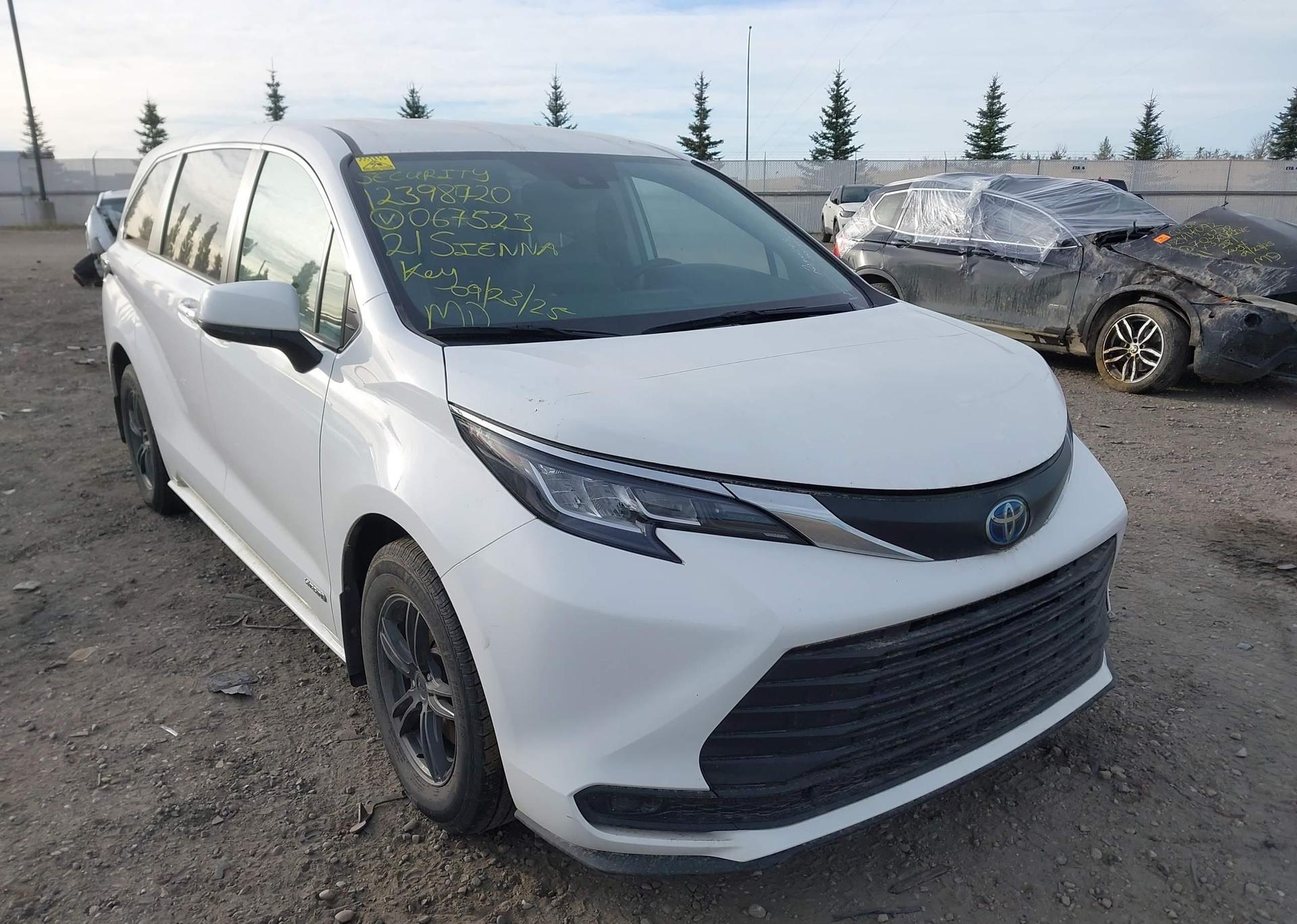 2021 TOYOTA SIENNA LE 8-PASSENGER