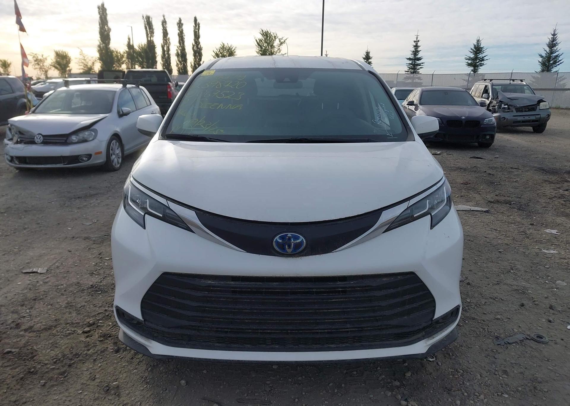 2021 TOYOTA SIENNA LE 8-PASSENGER