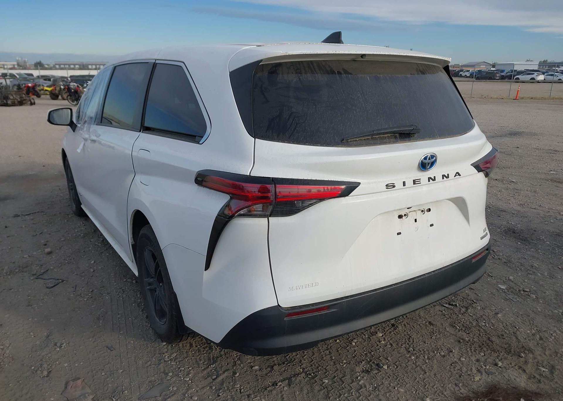 2021 TOYOTA SIENNA LE 8-PASSENGER
