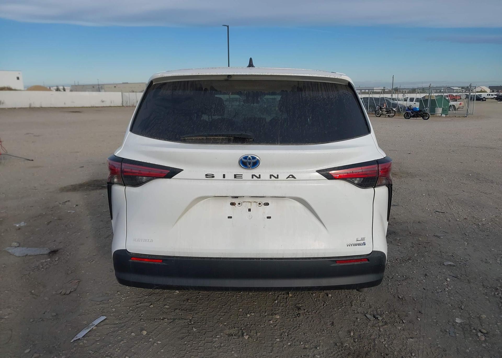 2021 TOYOTA SIENNA LE 8-PASSENGER