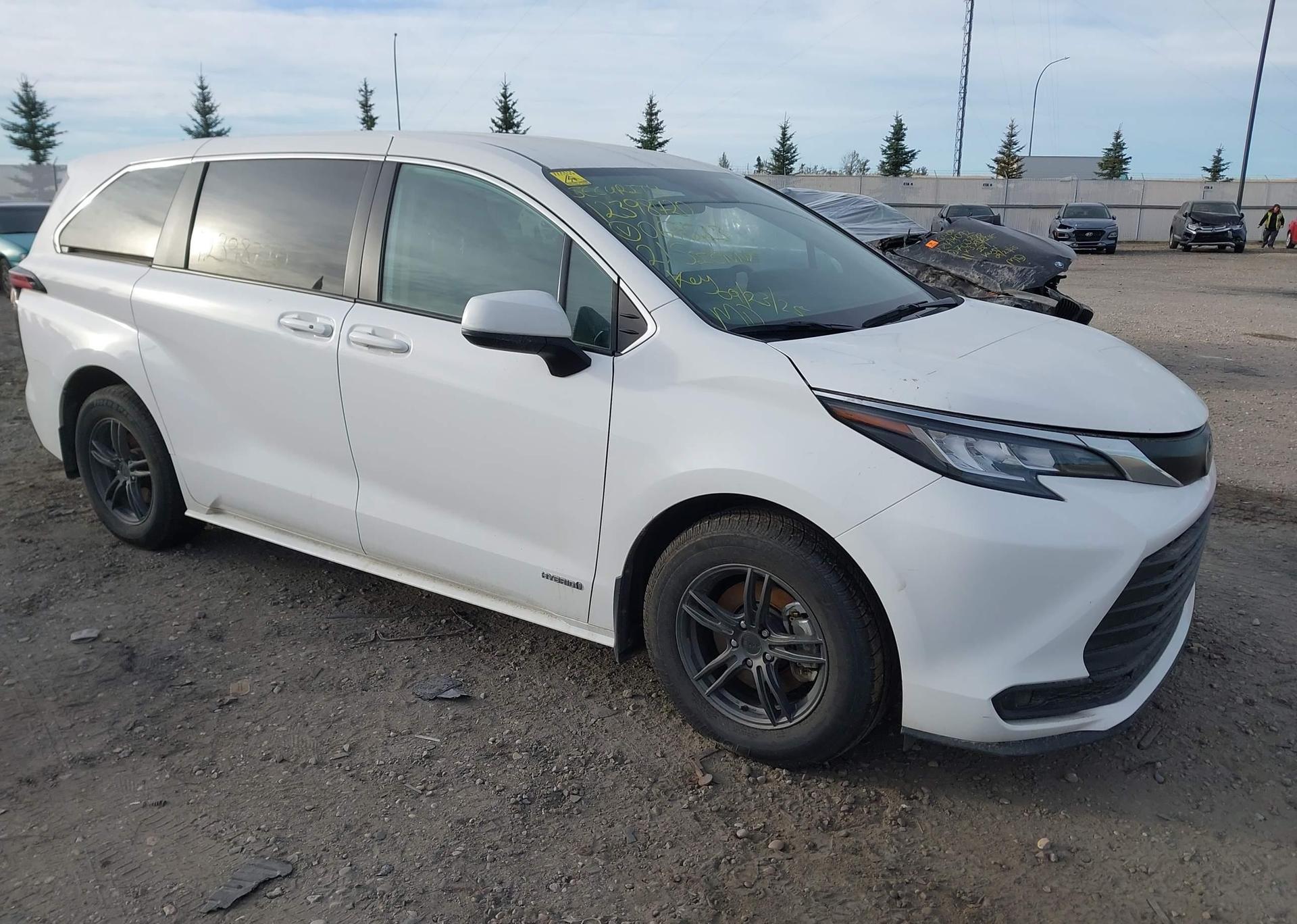 2021 TOYOTA SIENNA LE 8-PASSENGER