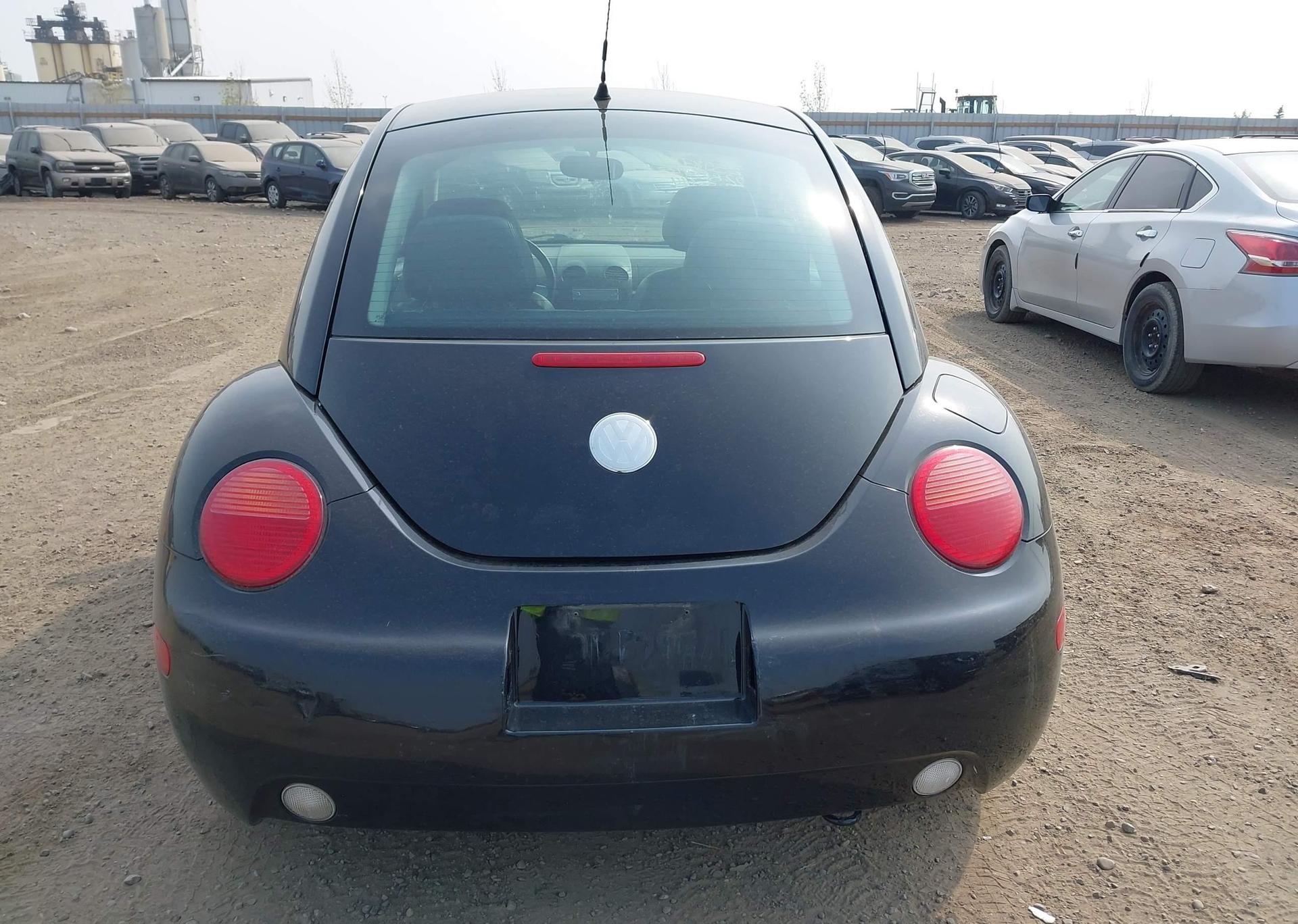 2002 VOLKSWAGEN NEW BEETLE GLS