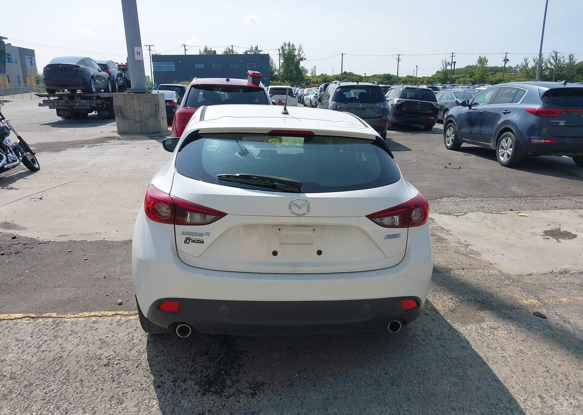 2015 MAZDA MAZDA3