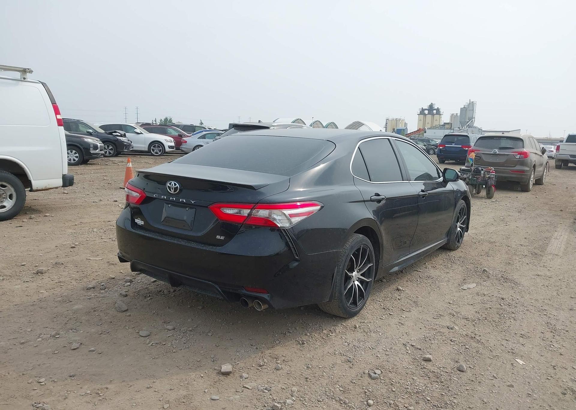 2018 TOYOTA CAMRY SE