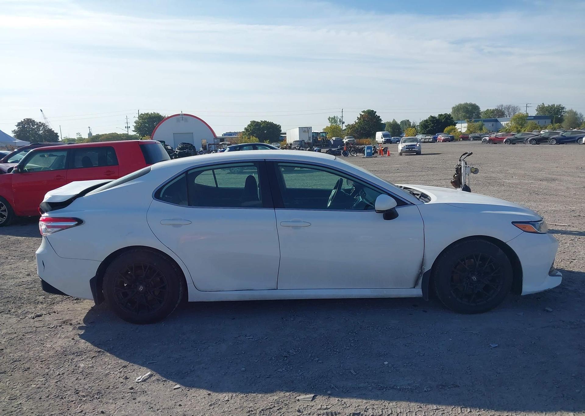 2019 TOYOTA CAMRY LE