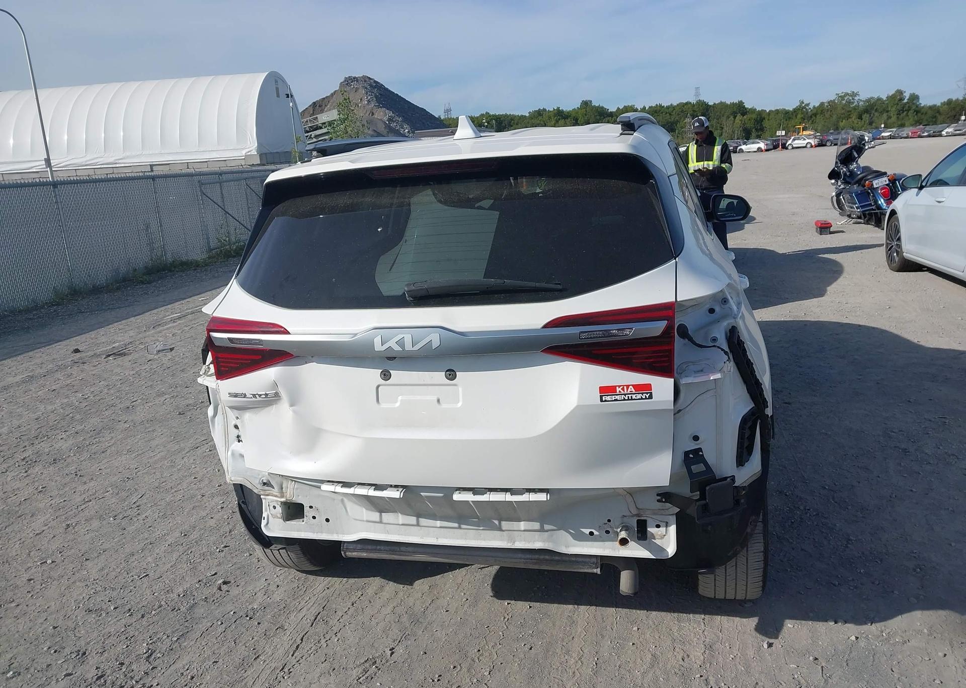 2022 KIA SELTOS EX
