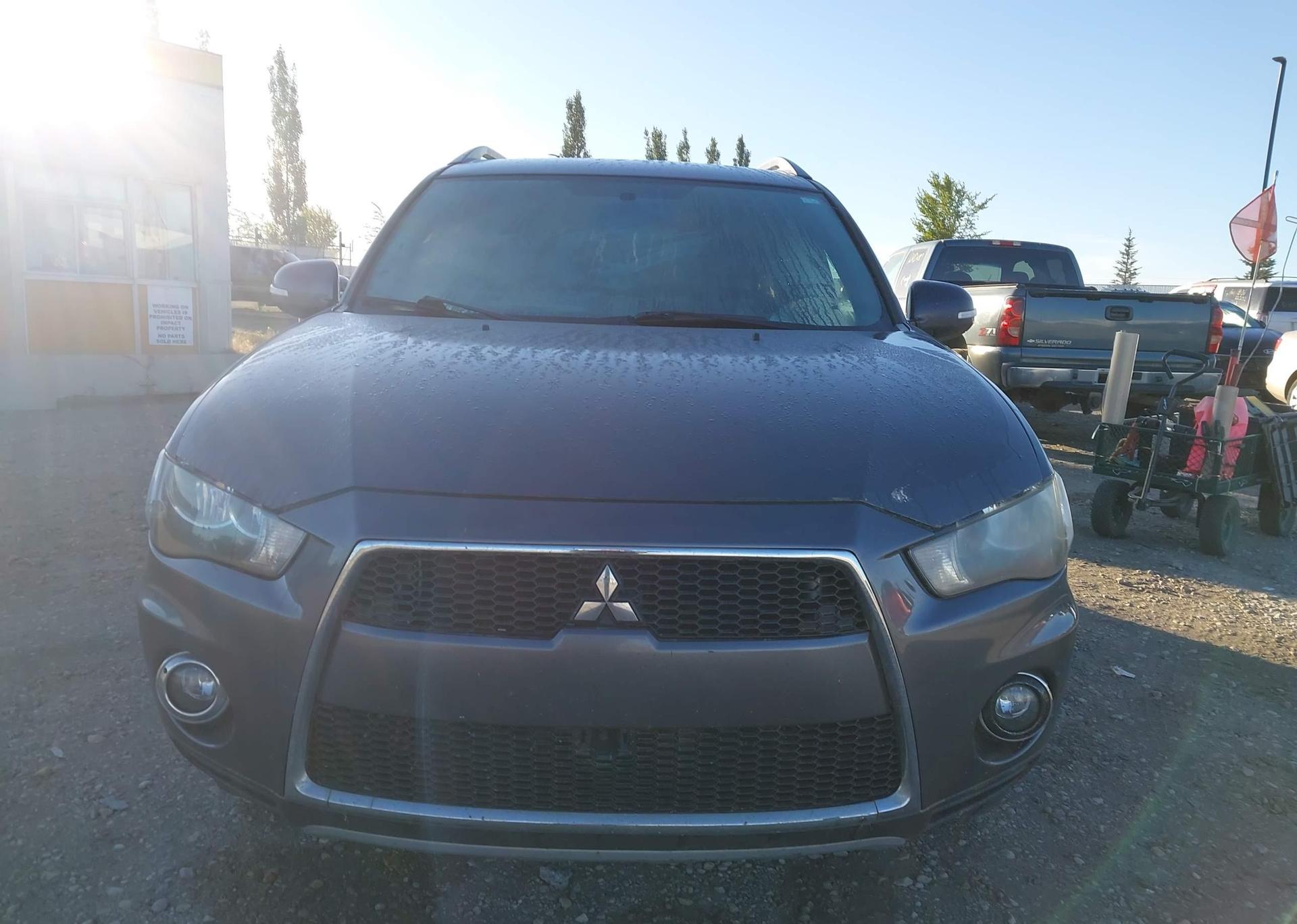 2011 MITSUBISHI OUTLANDER SE