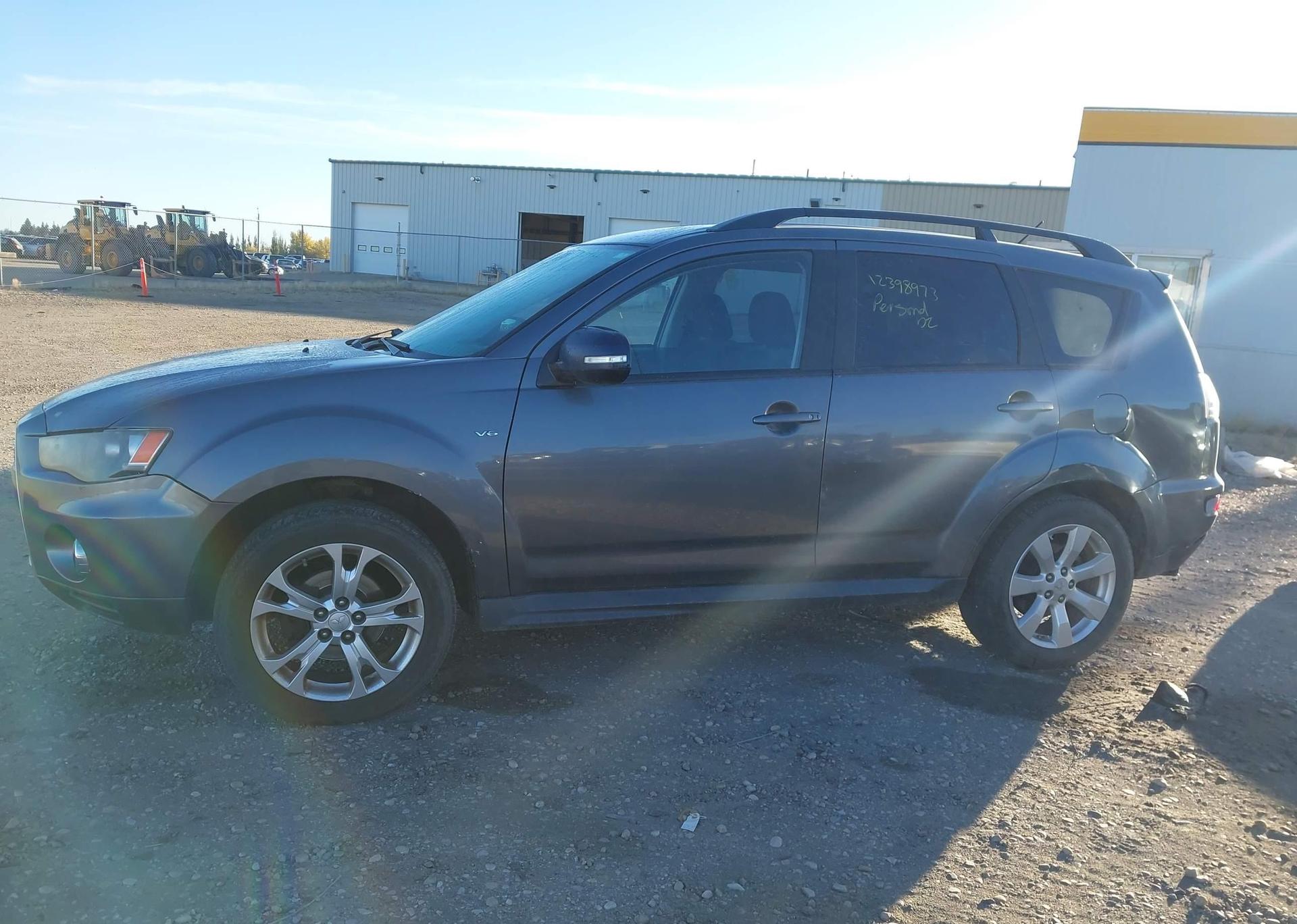 2011 MITSUBISHI OUTLANDER SE