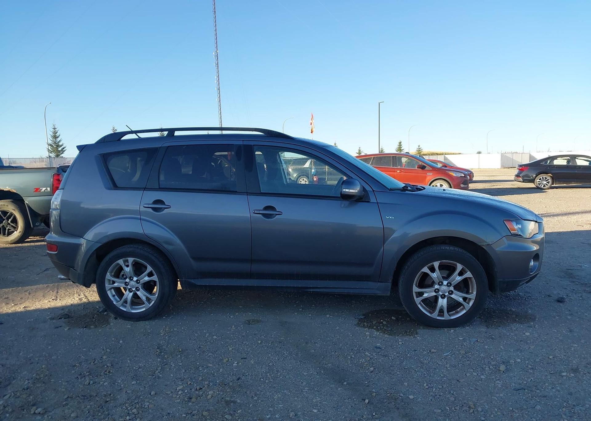 2011 MITSUBISHI OUTLANDER SE