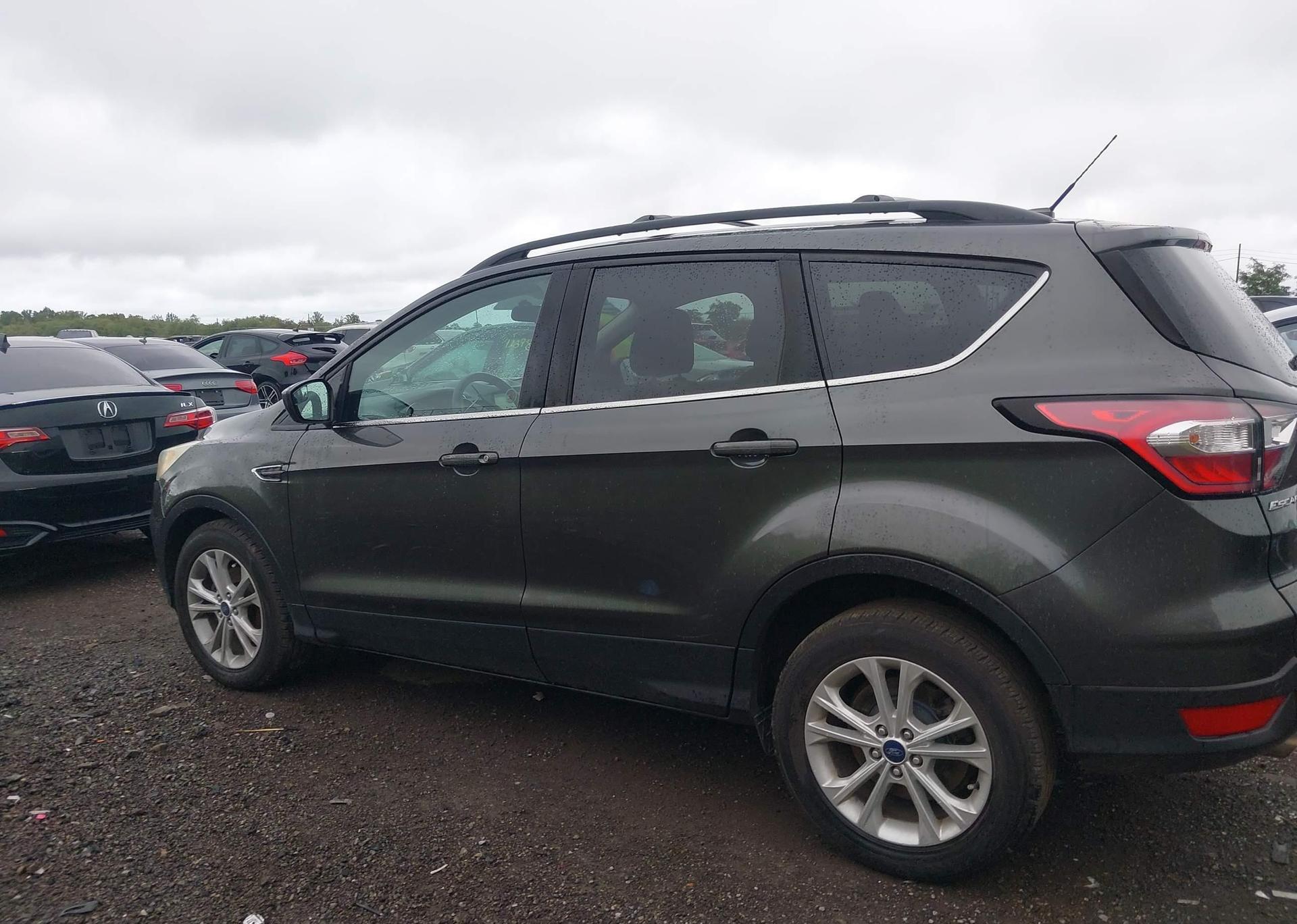 2017 FORD ESCAPE SE