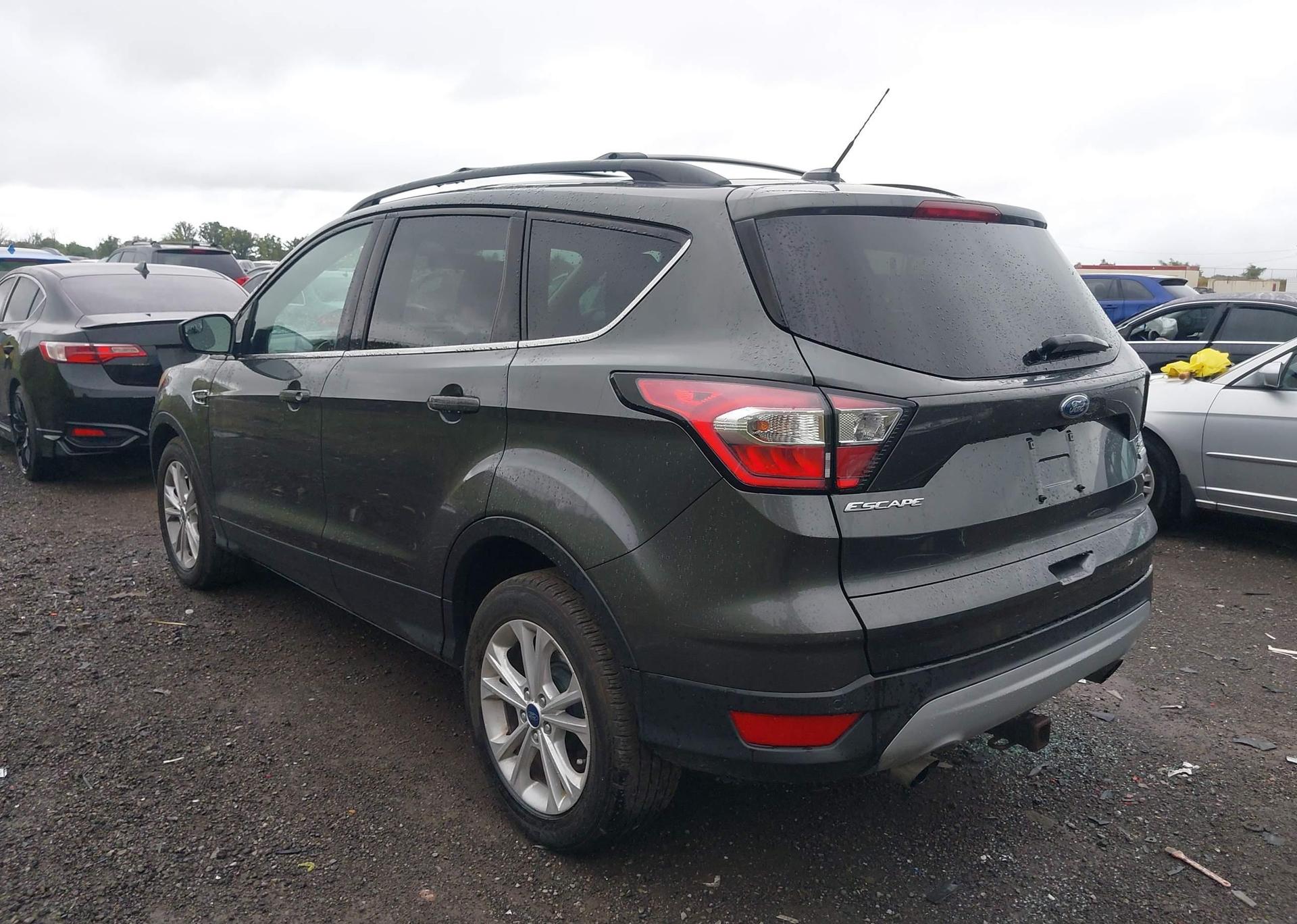 2017 FORD ESCAPE SE