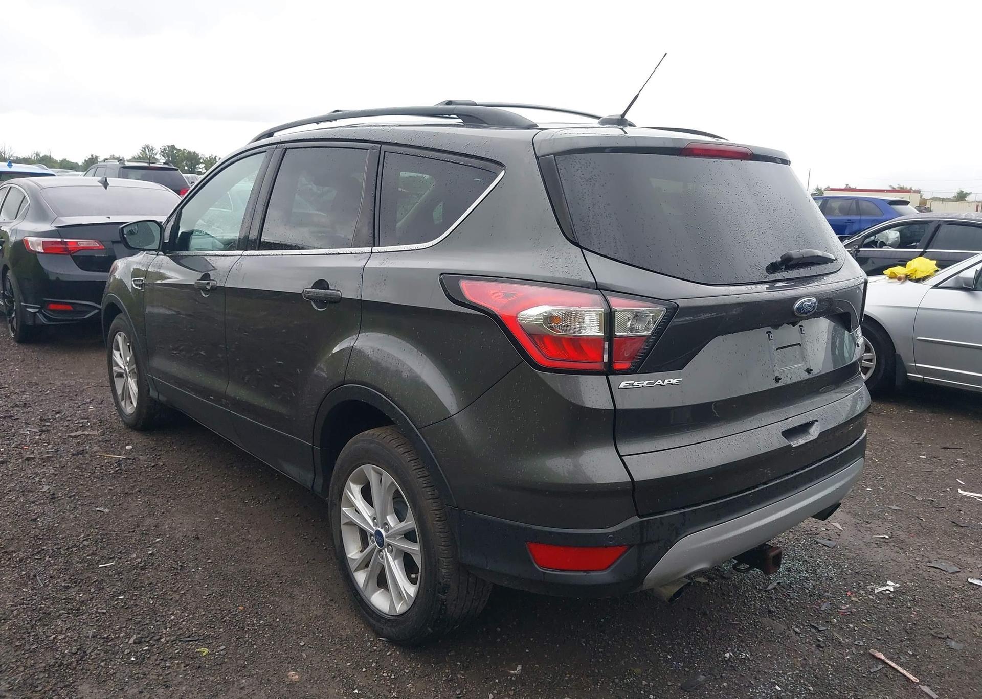 2017 FORD ESCAPE SE
