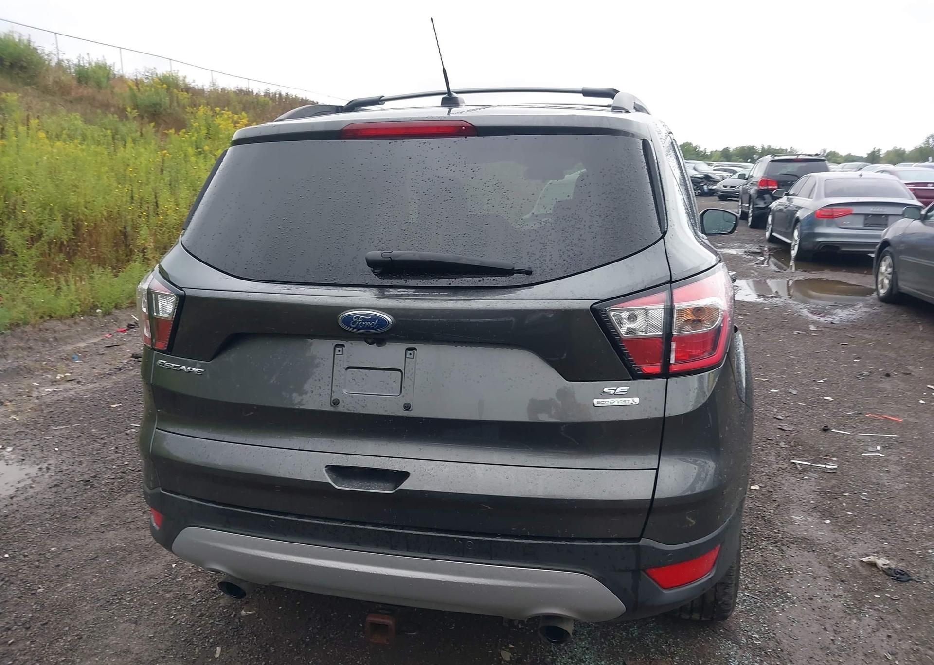 2017 FORD ESCAPE SE