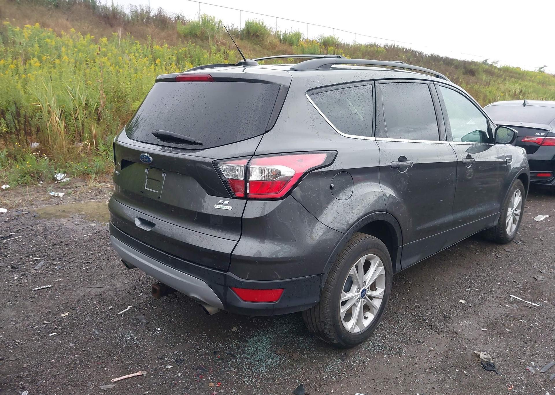 2017 FORD ESCAPE SE
