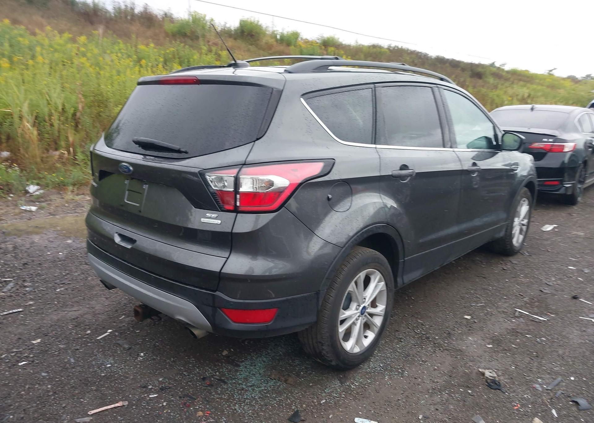 2017 FORD ESCAPE SE