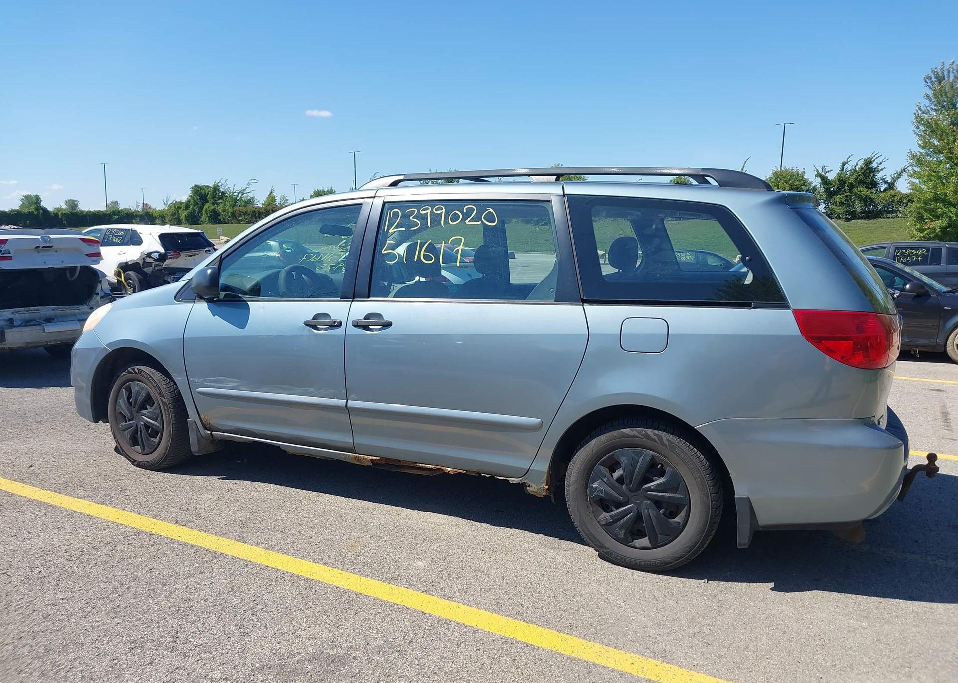 2006 TOYOTA SIENNA CE