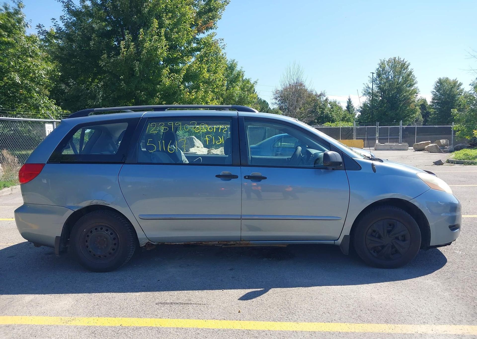 2006 TOYOTA SIENNA CE