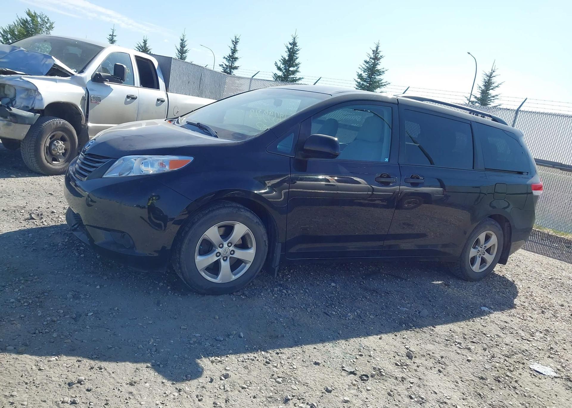 2014 TOYOTA SIENNA