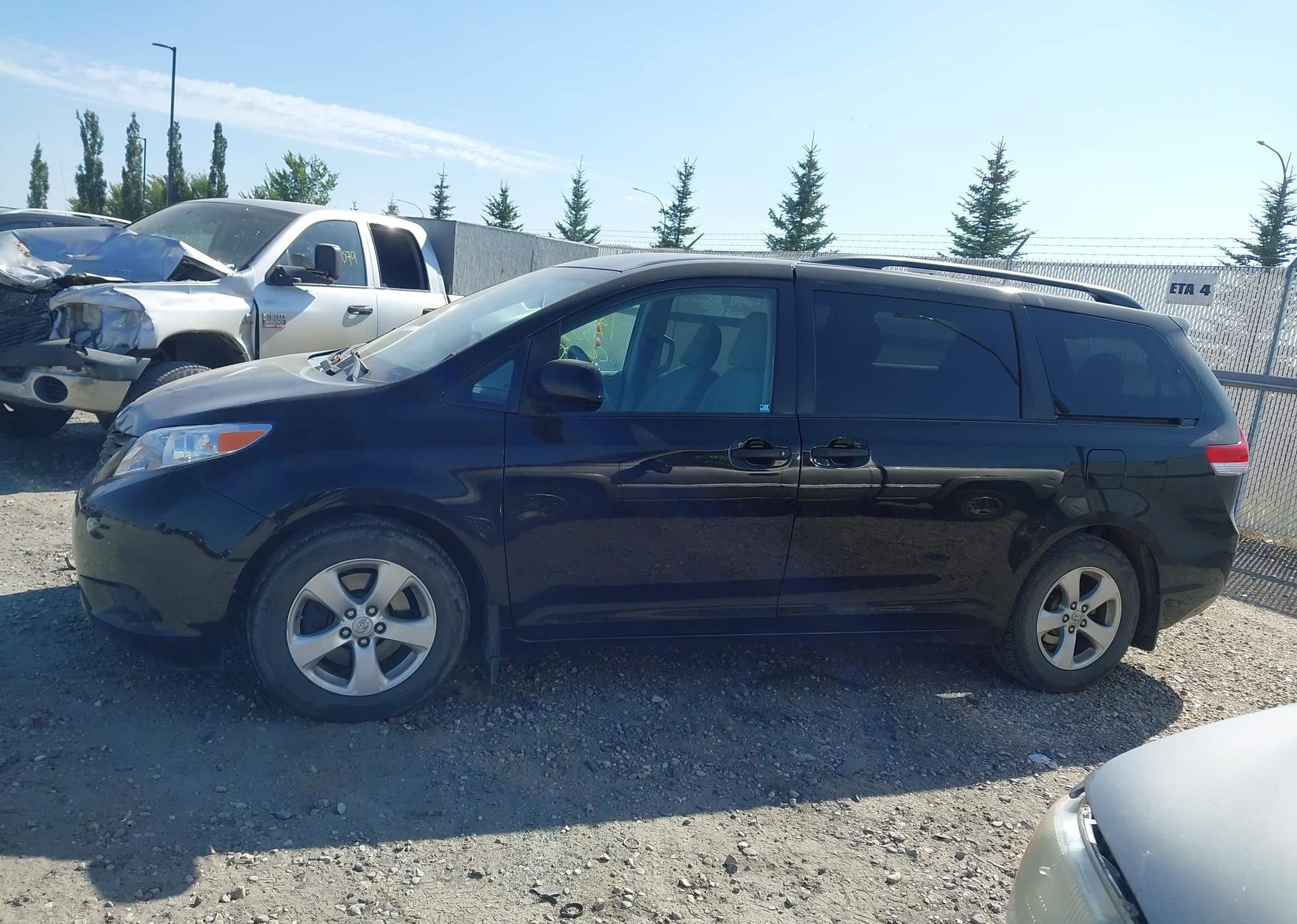 2014 TOYOTA SIENNA