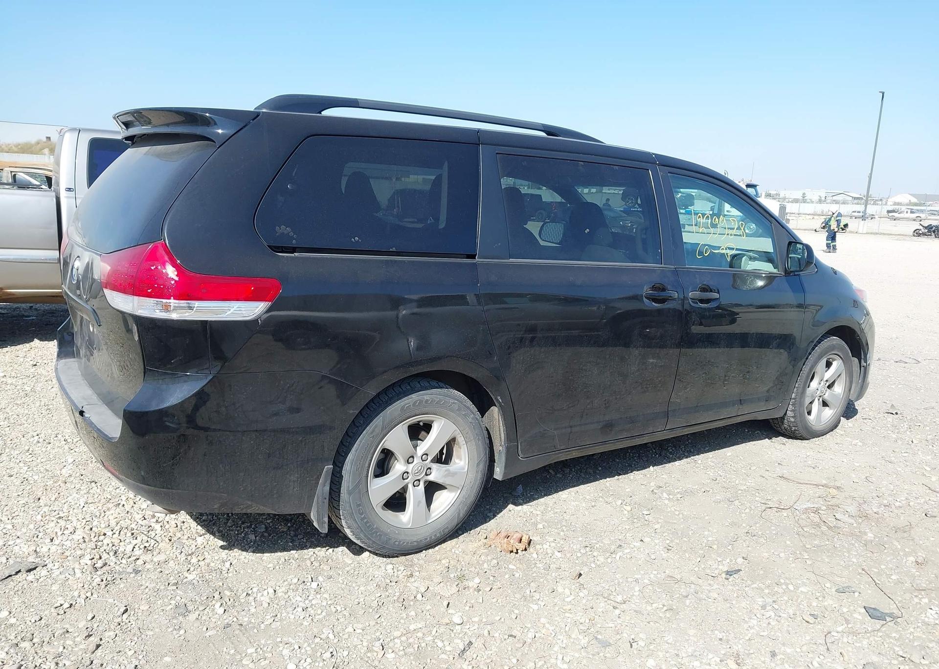 2014 TOYOTA SIENNA