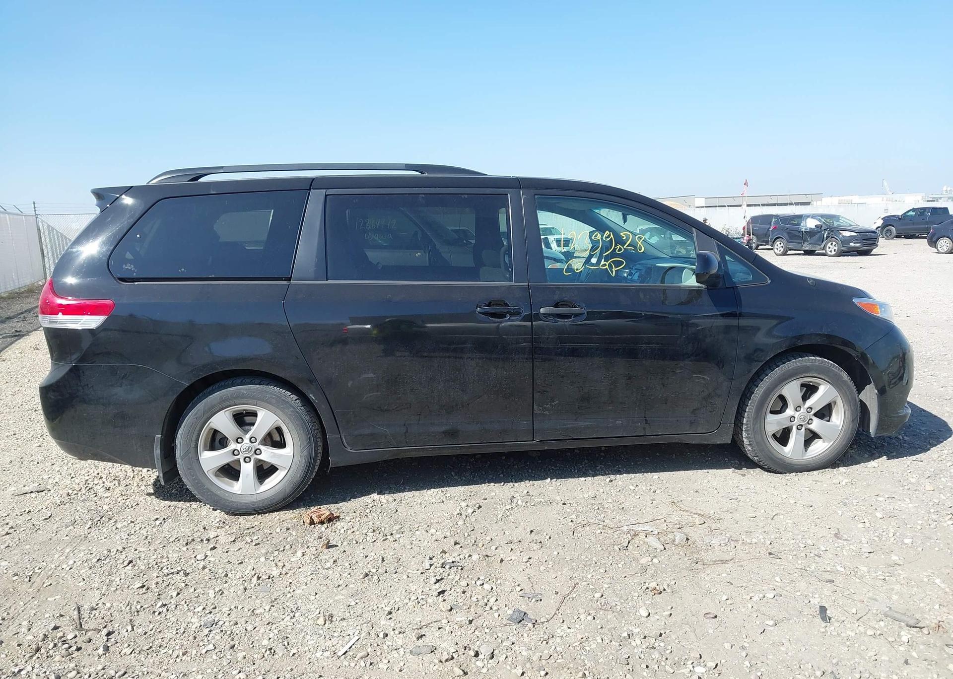 2014 TOYOTA SIENNA