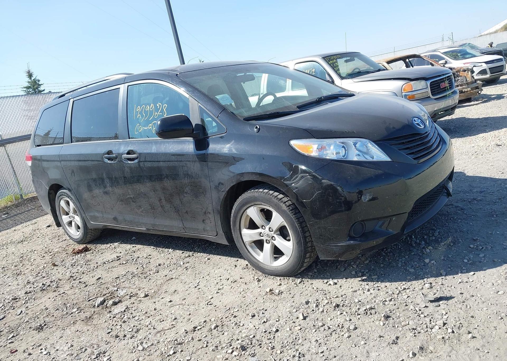 2014 TOYOTA SIENNA