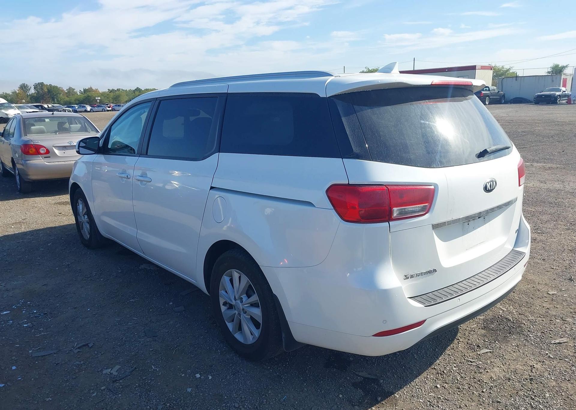 2018 KIA SEDONA LX