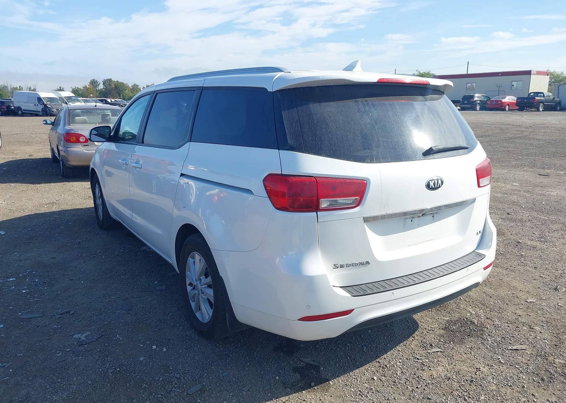 2018 KIA SEDONA LX