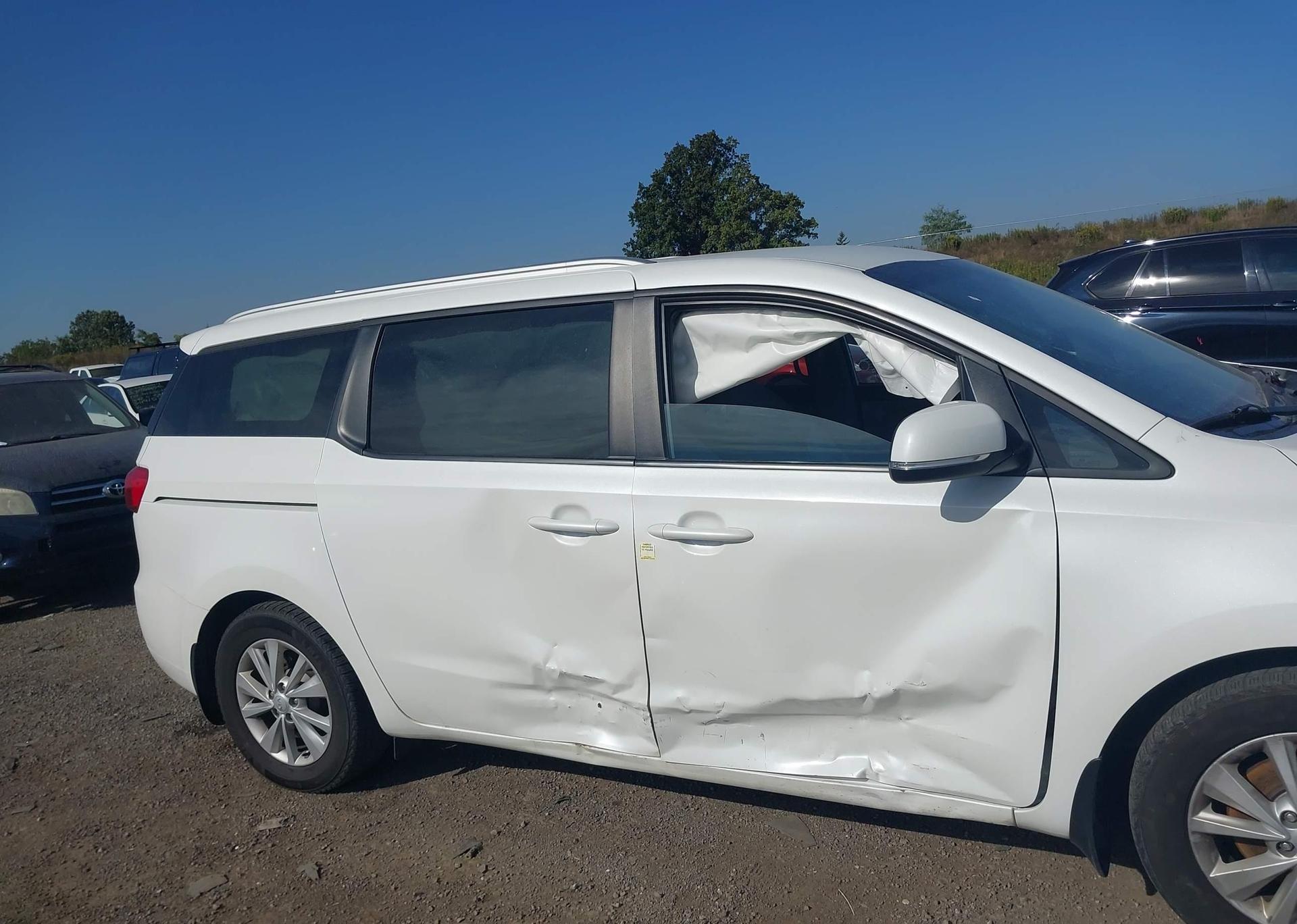 2018 KIA SEDONA LX