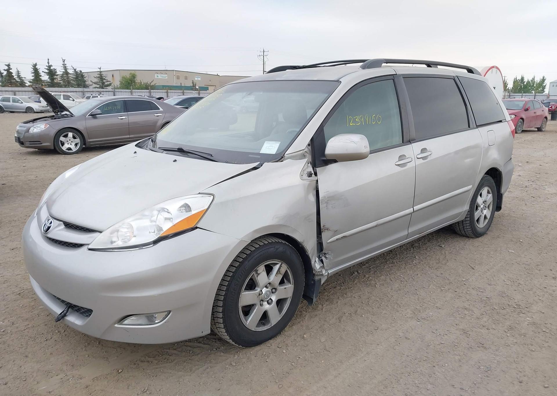 2010 TOYOTA SIENNA CE