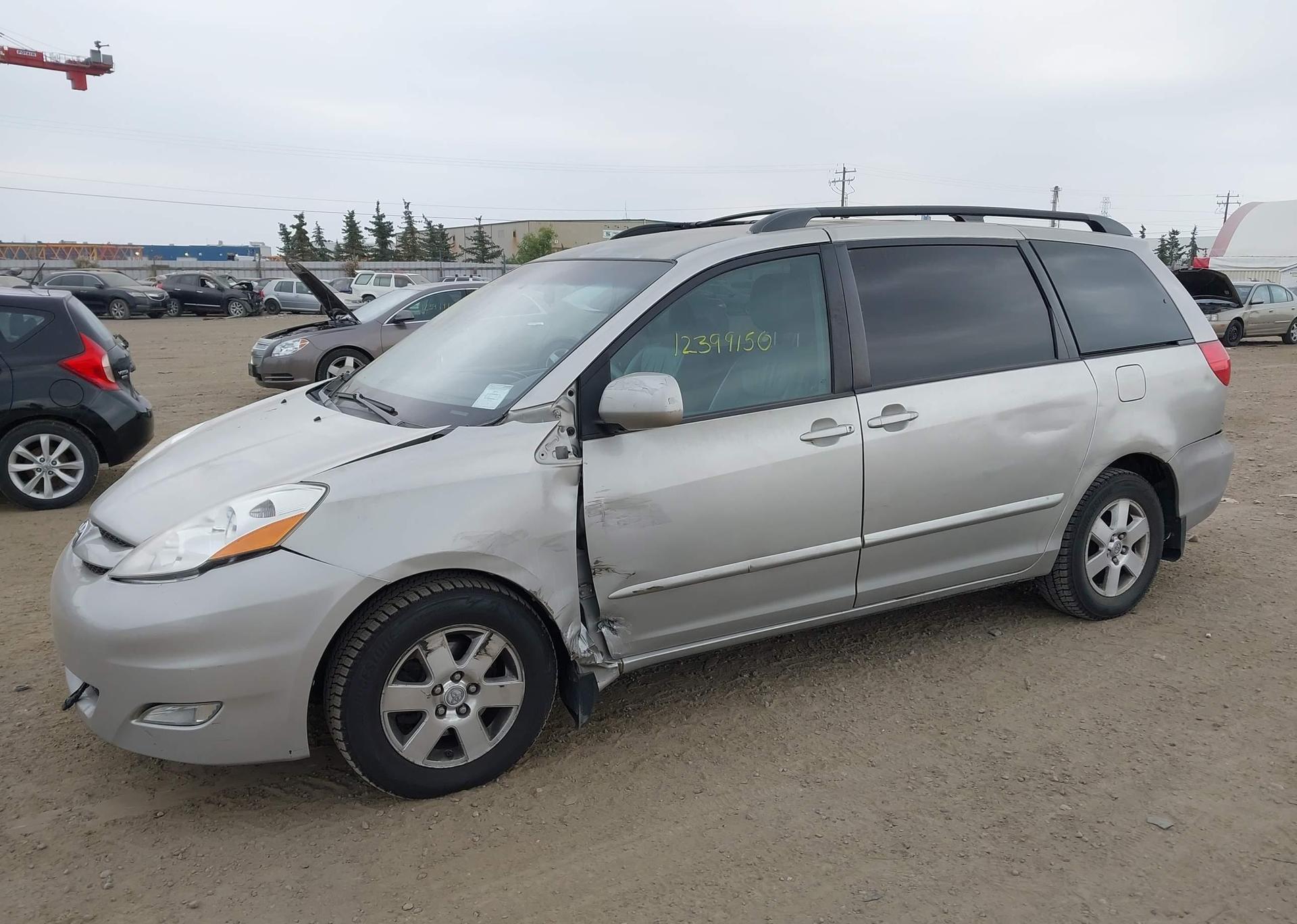 2010 TOYOTA SIENNA CE