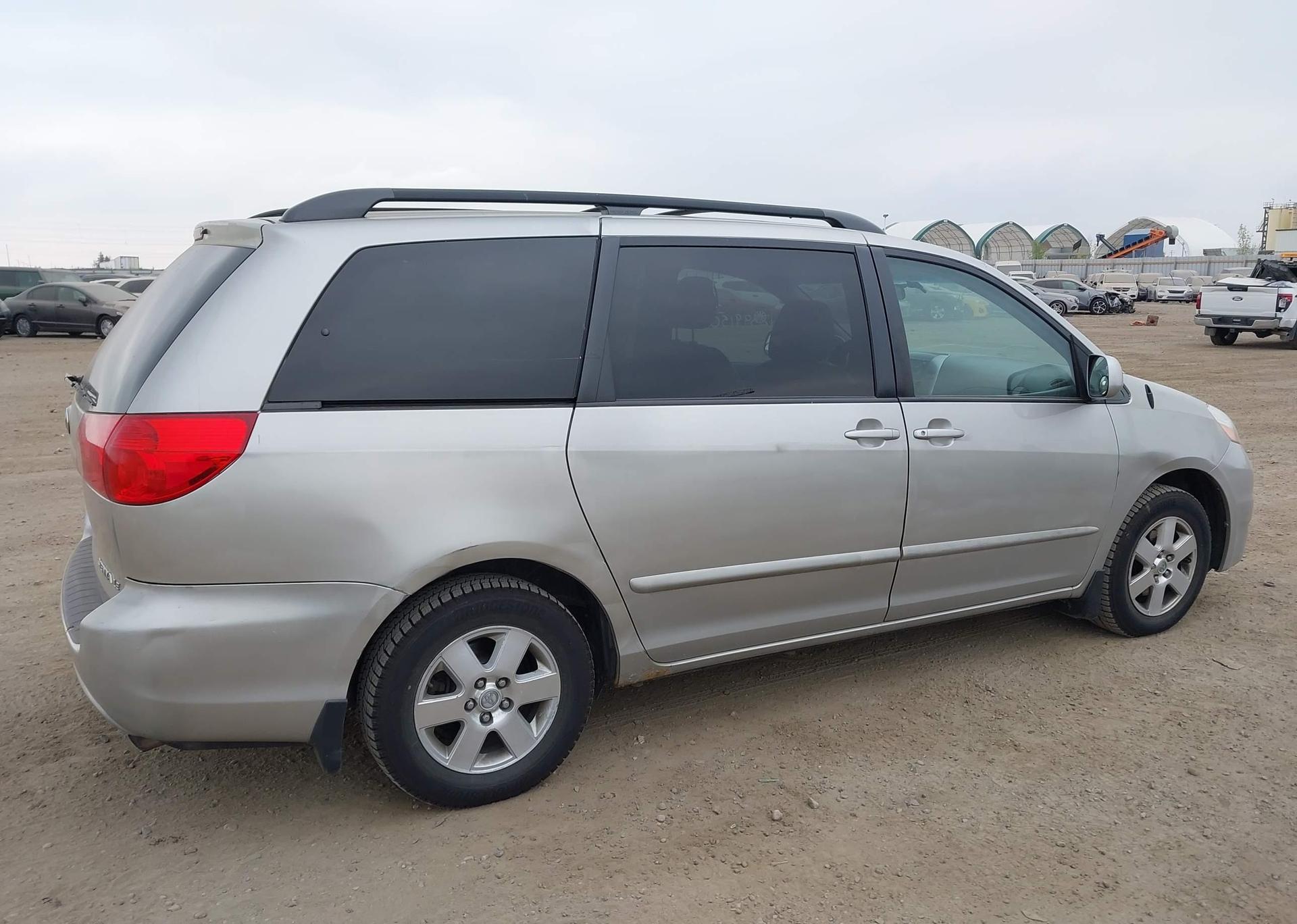 2010 TOYOTA SIENNA CE