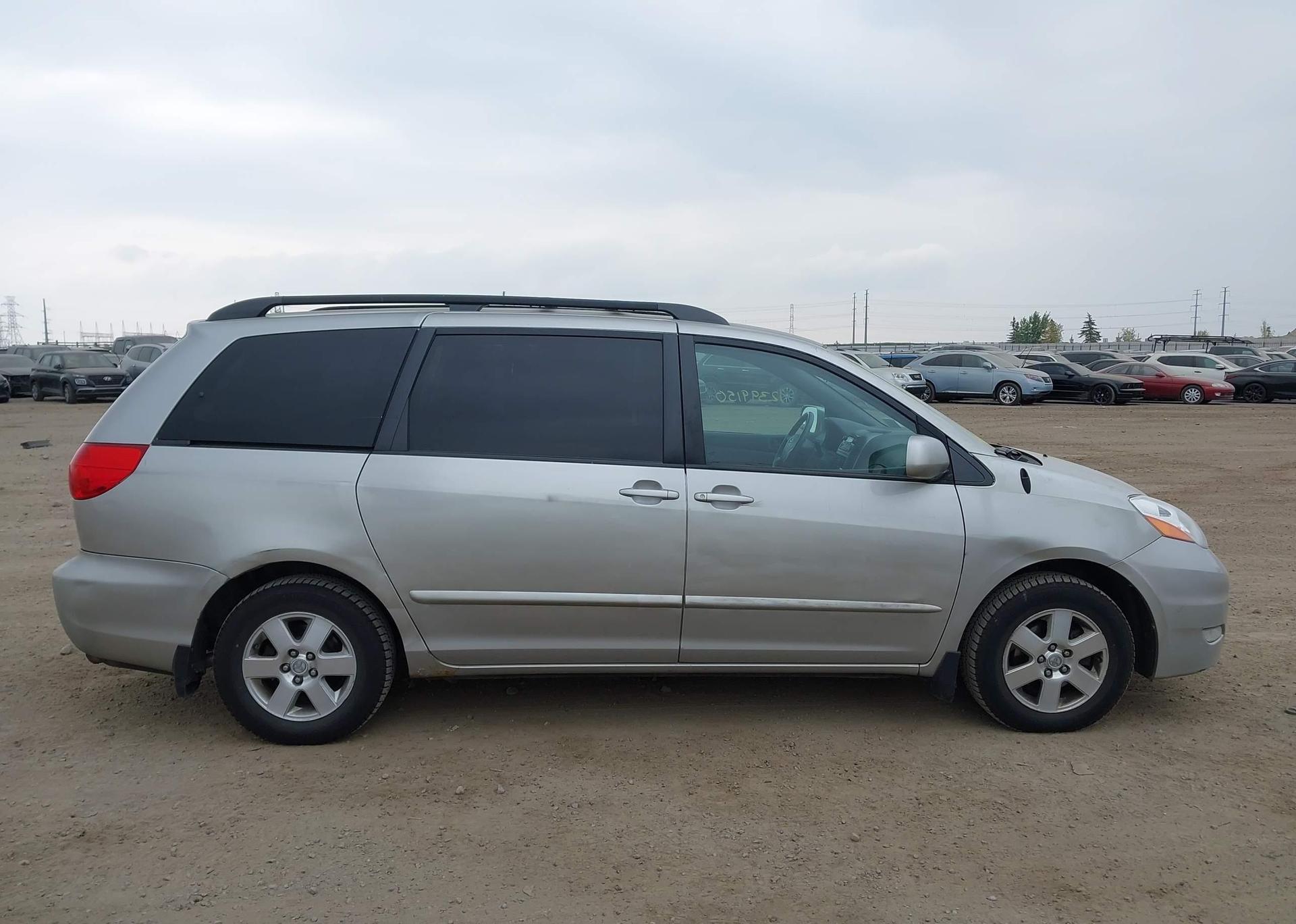 2010 TOYOTA SIENNA CE