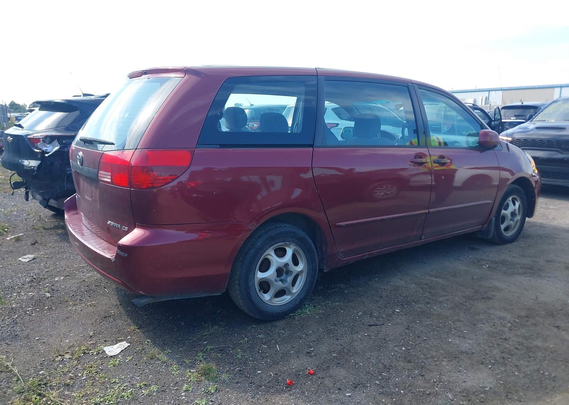 2004 TOYOTA SIENNA CE