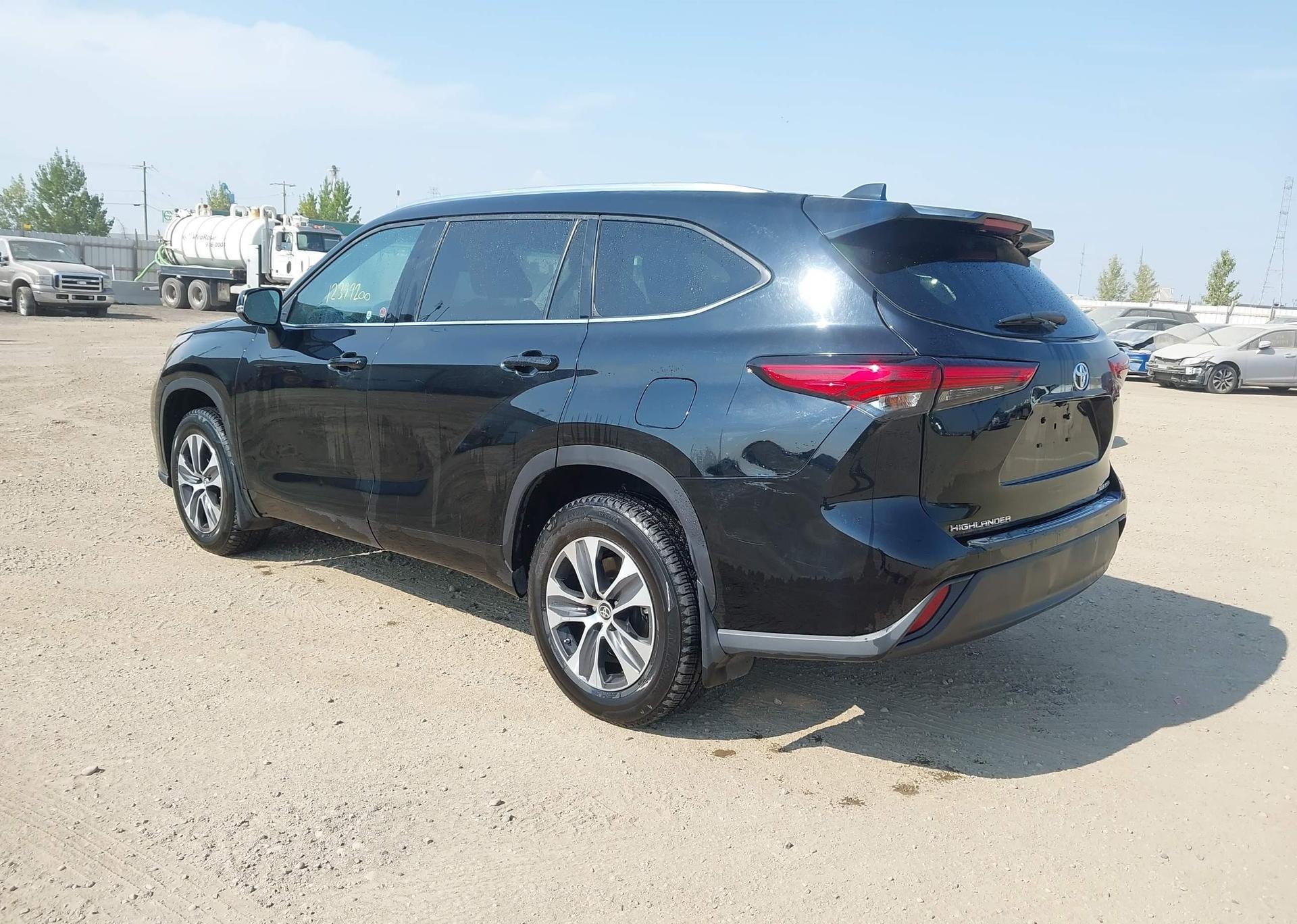 2021 TOYOTA highlander xle