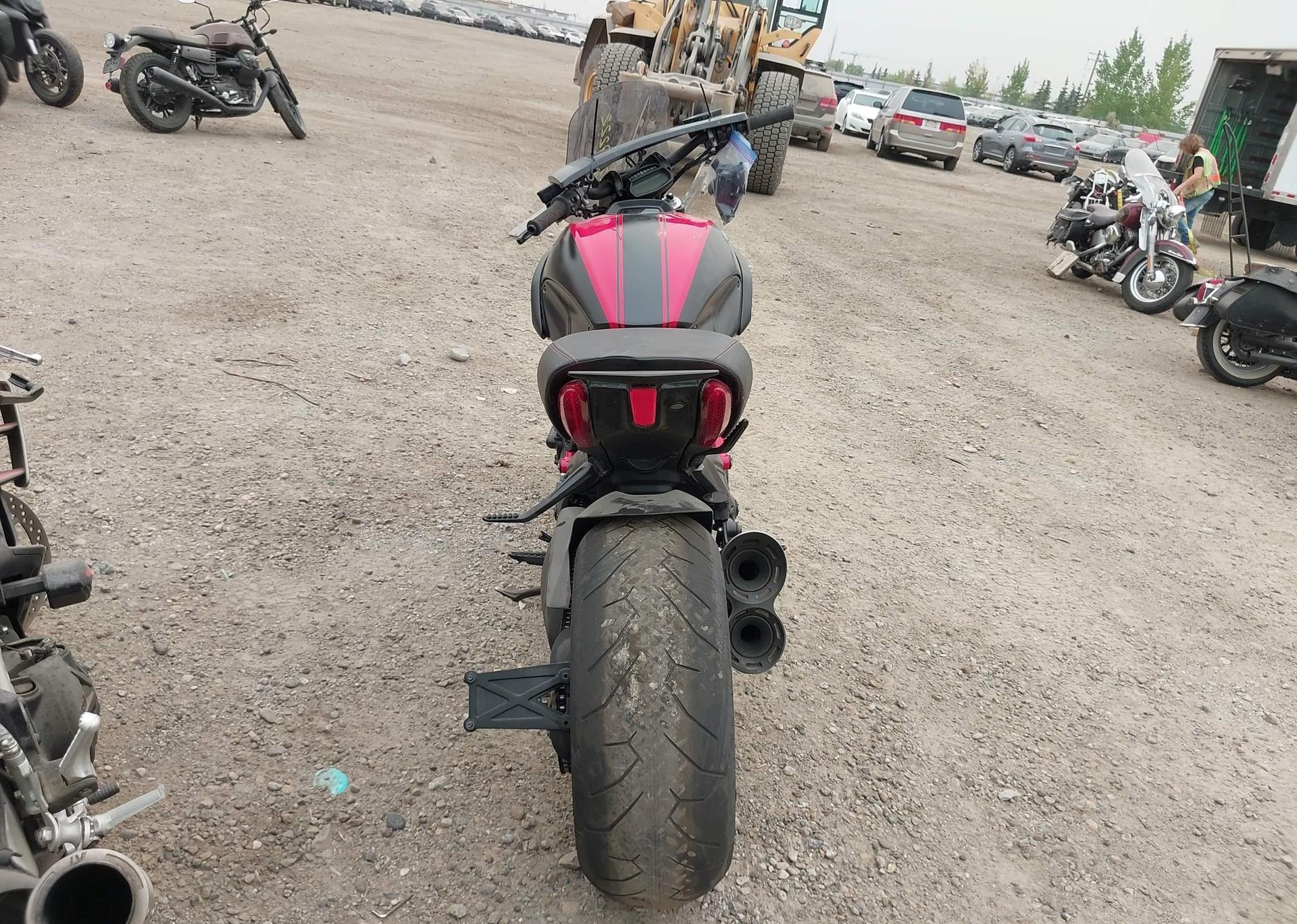 2015 DUCATI DIAVEL
