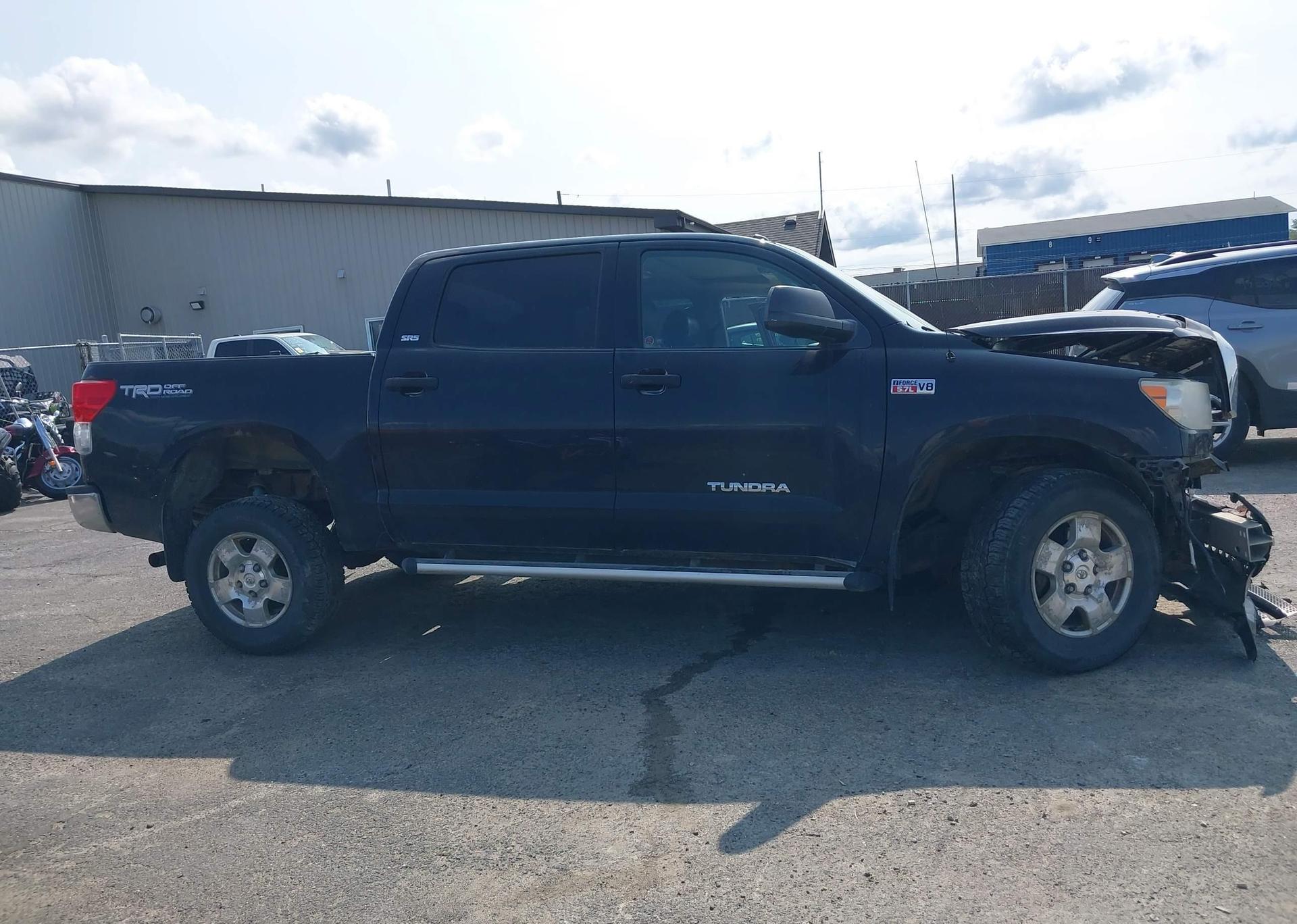 2013 TOYOTA TUNDRA CREWMAX SR5