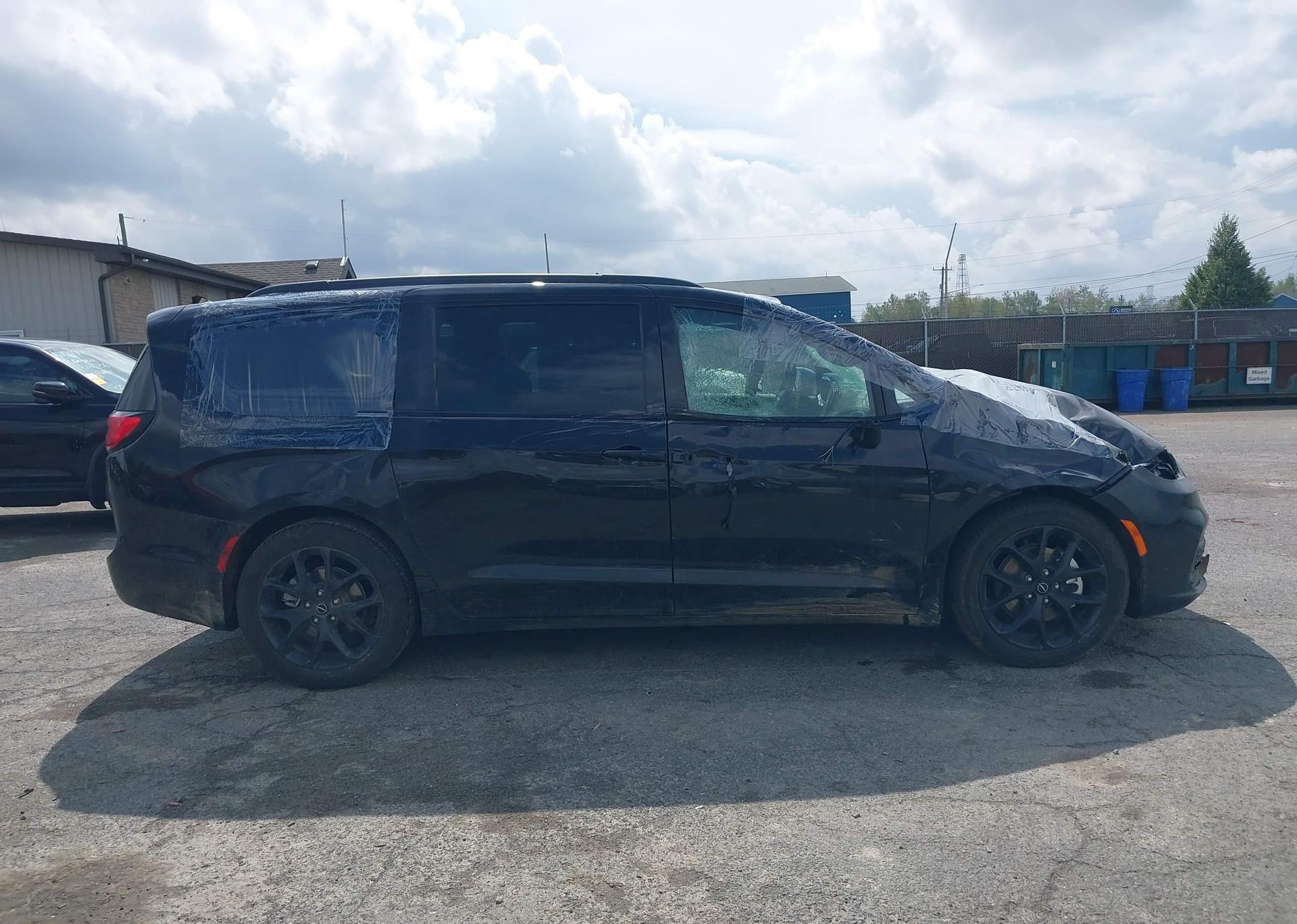 2025 CHRYSLER PACIFICA LIMITED