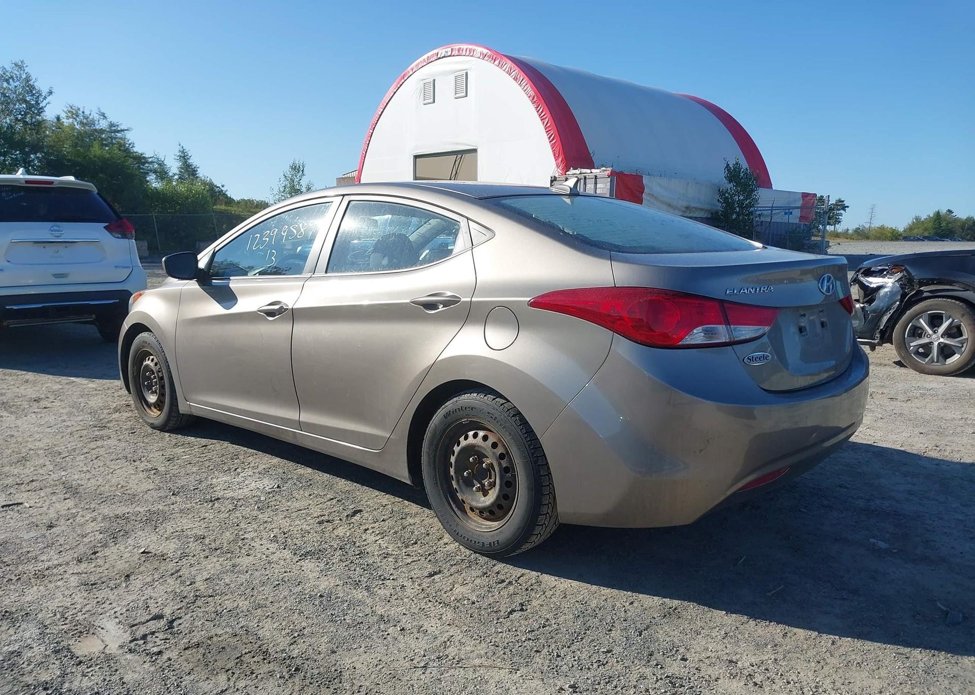 2013 HYUNDAI ELANTRA GL