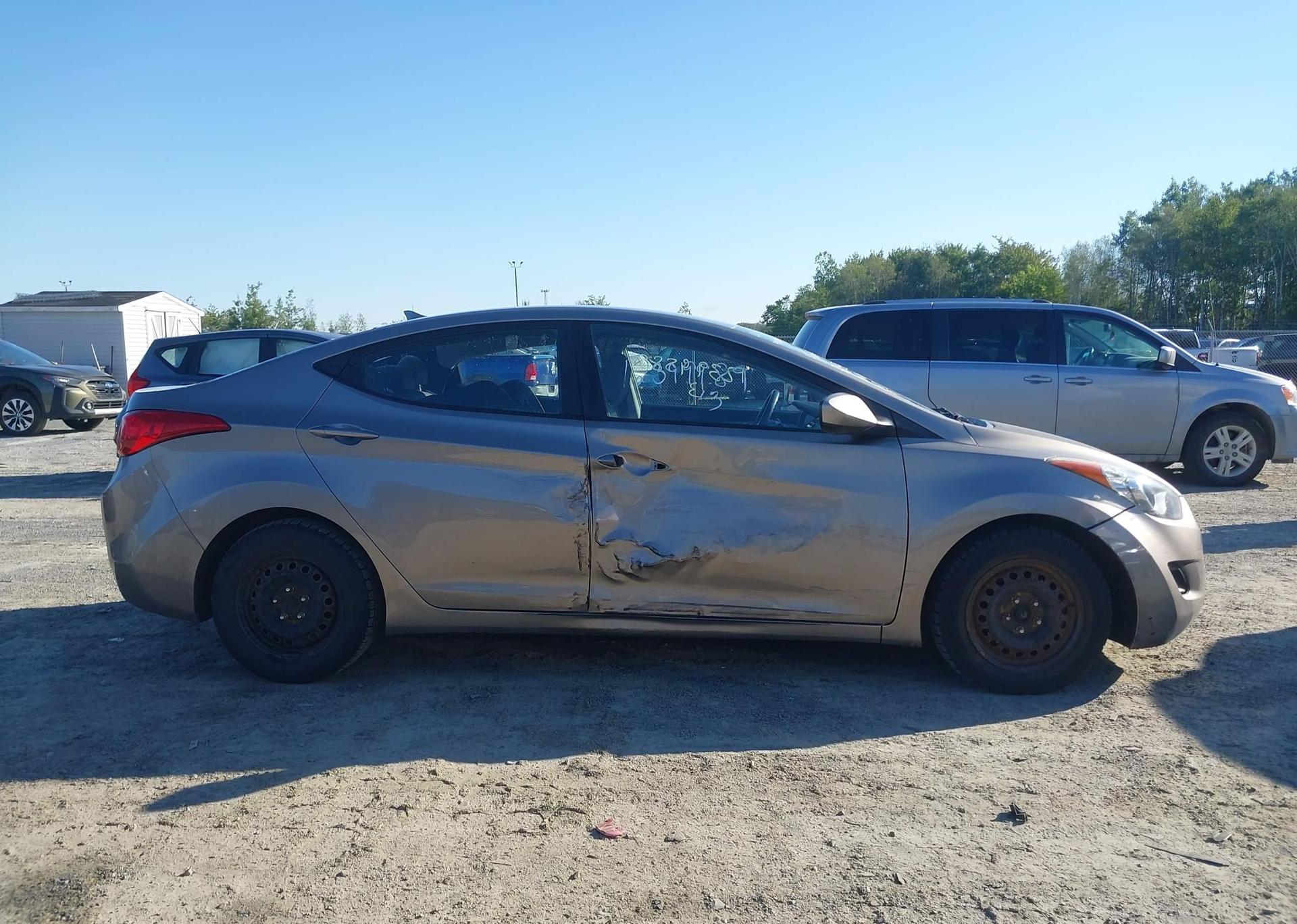 2013 HYUNDAI ELANTRA GL