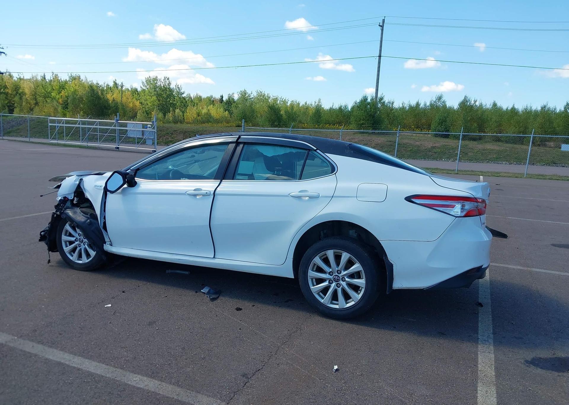 2019 TOYOTA CAMRY HYBRID LE