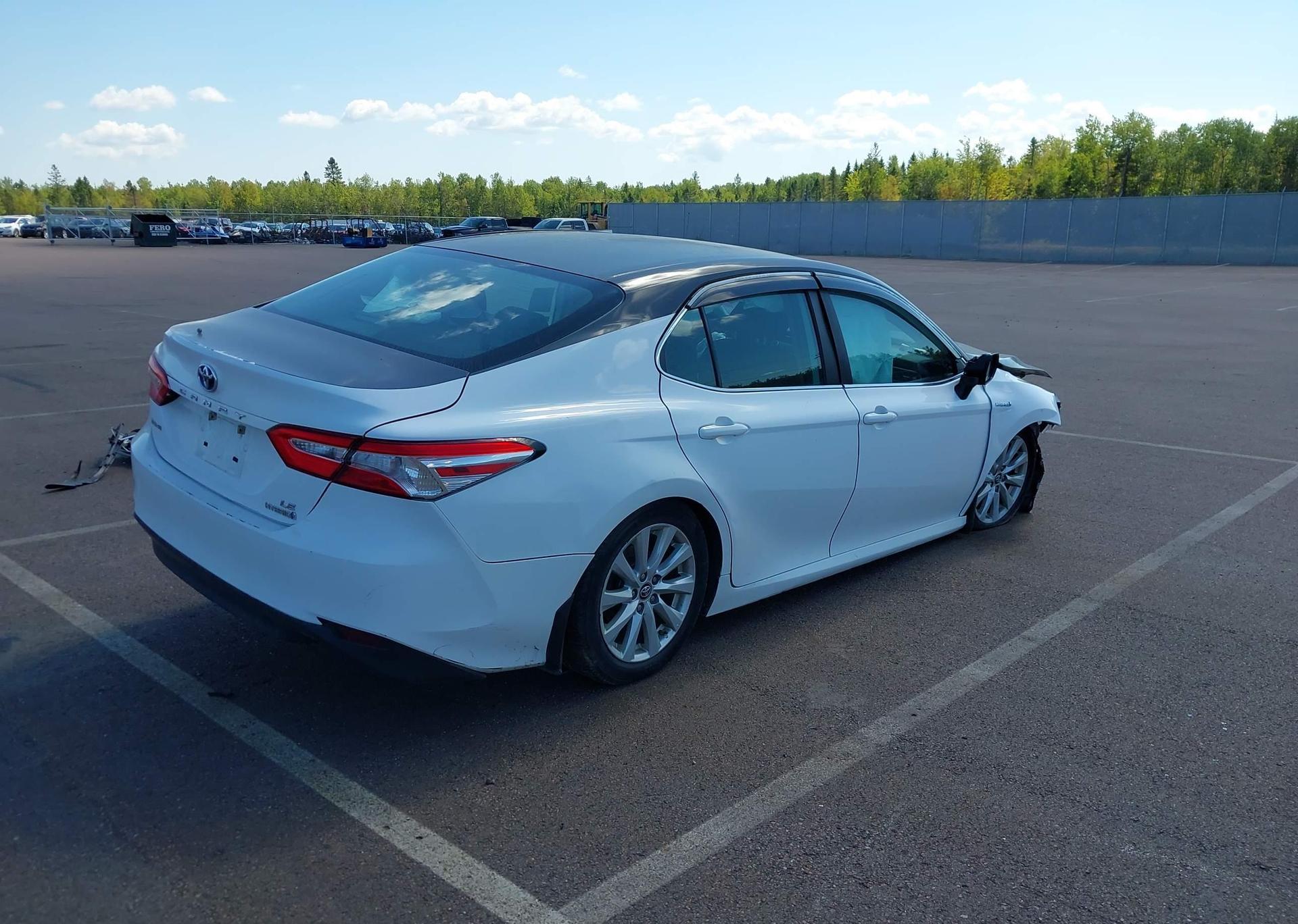 2019 TOYOTA CAMRY HYBRID LE