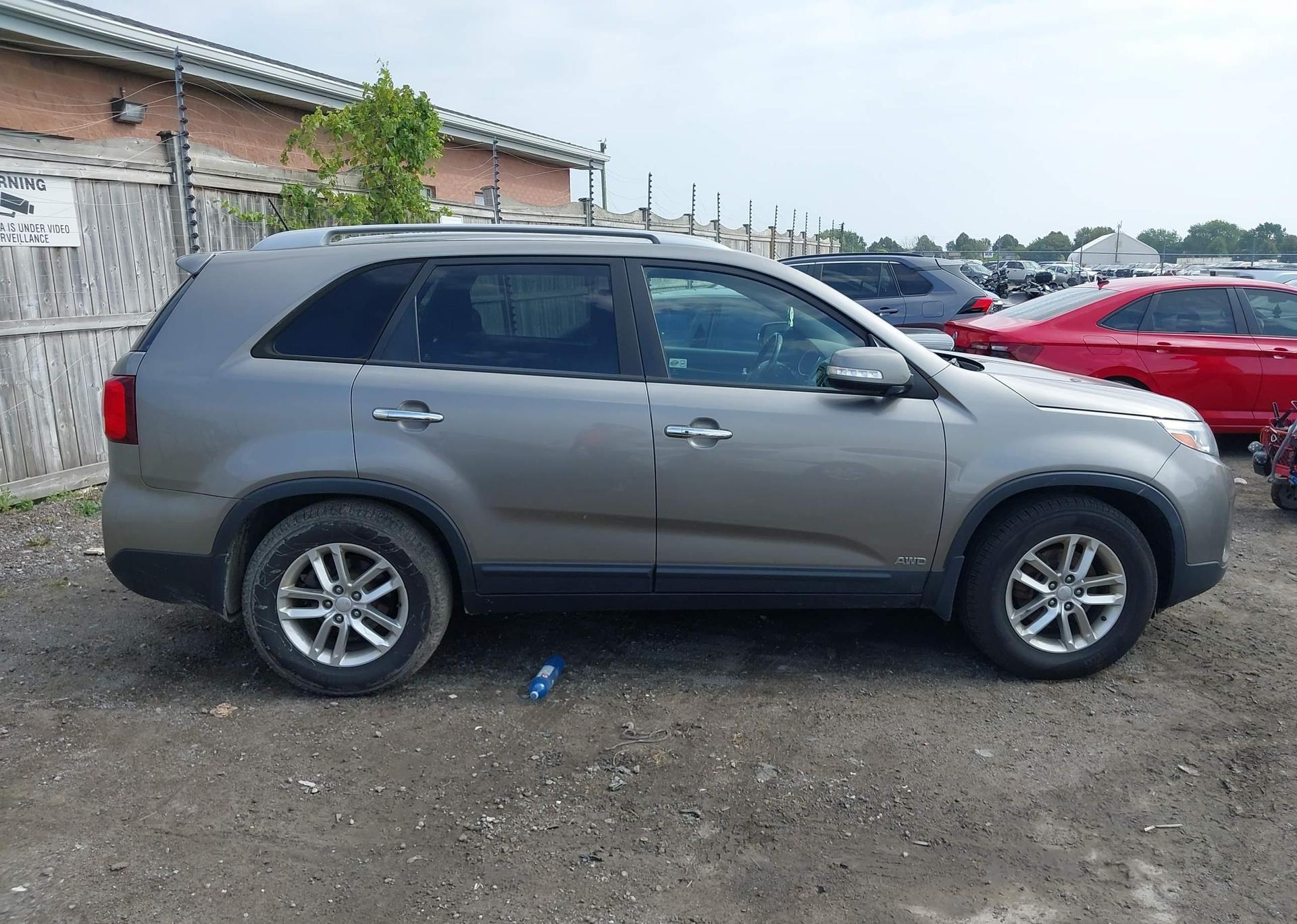 2014 KIA SORENTO LX